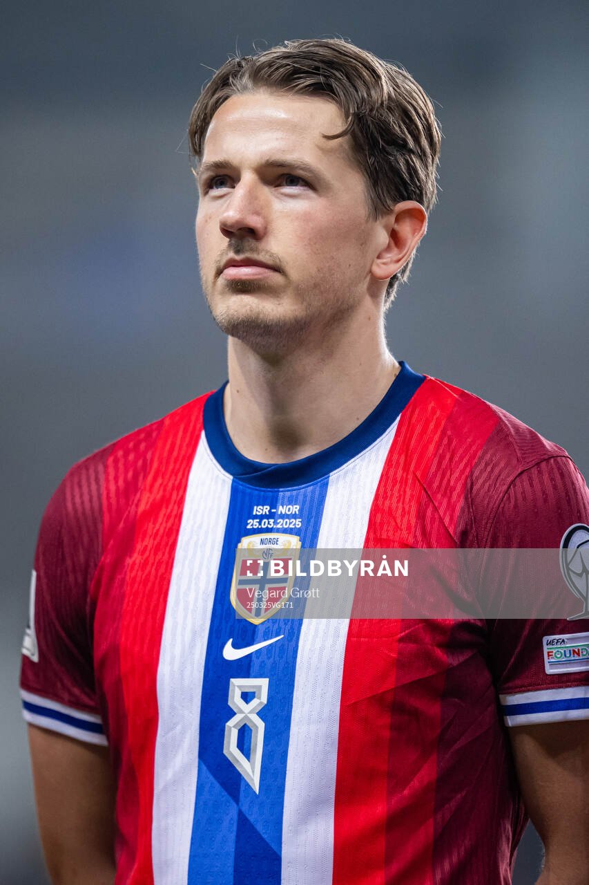 Sander Berge of Norway line up