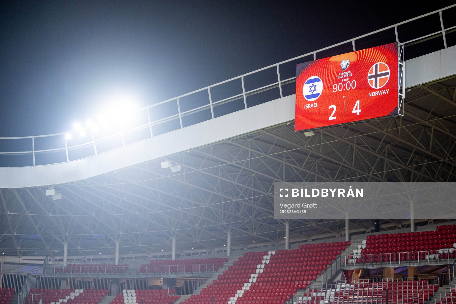 The scoreboard shows the final result