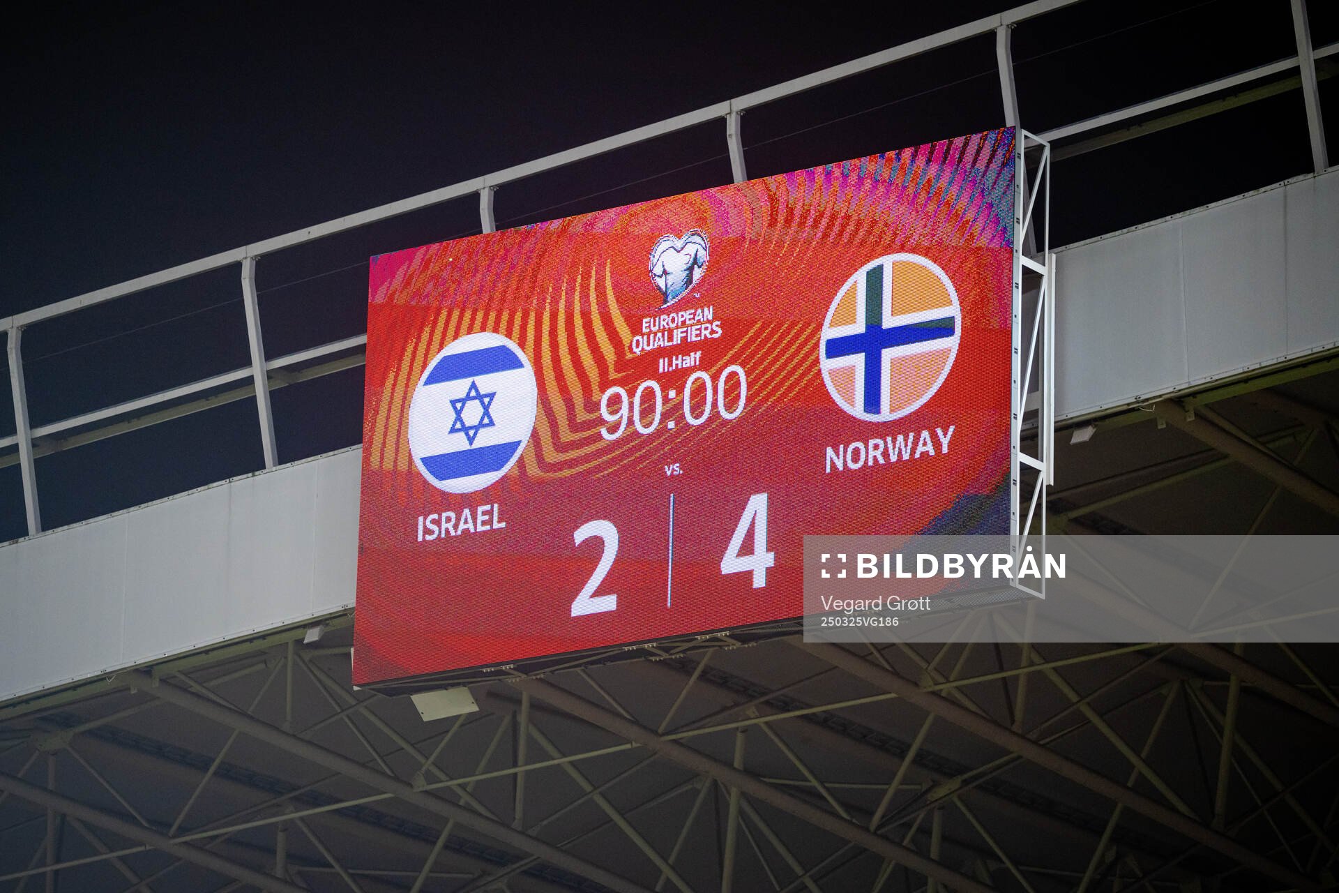 The scoreboard shows the final result
