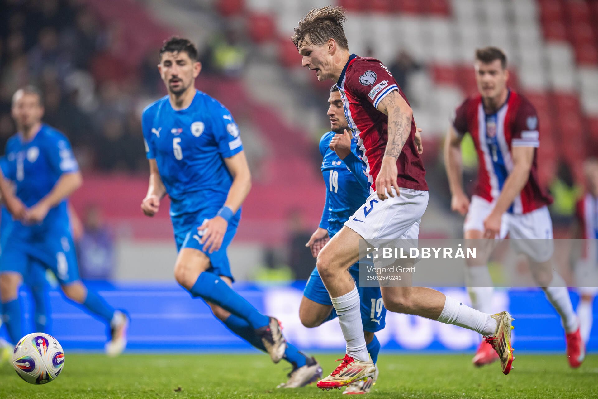 David Møller Wolfe of Norway scores the 0-1 goal