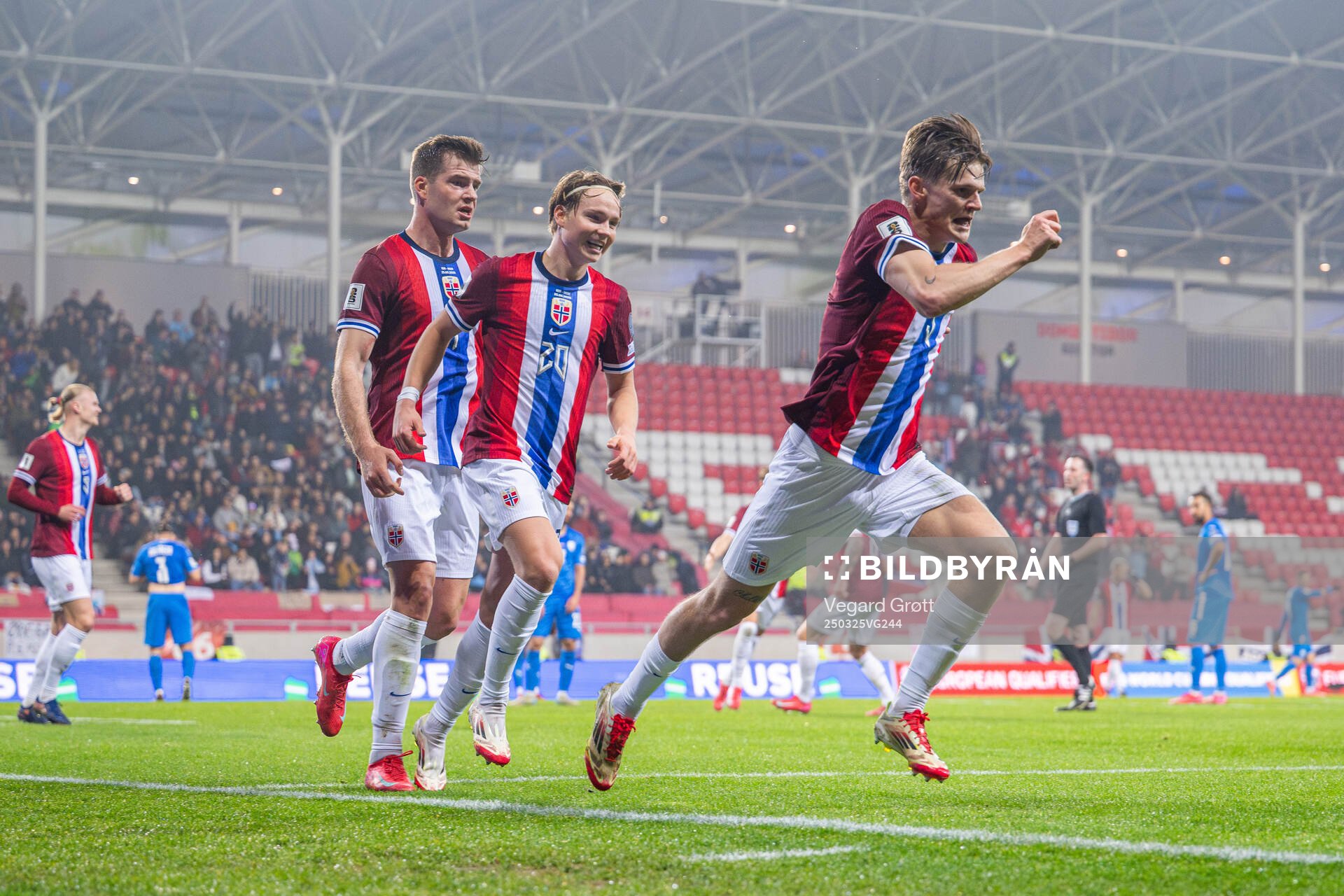 David Møller Wolfe of Norway celebrates with teammates