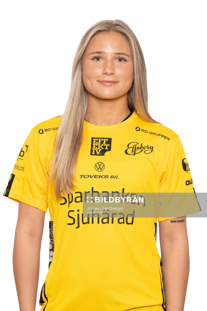 Smilla Hvit under en porträttfotografering med Elfsborg den 26 mars 2025 i Borås. 
