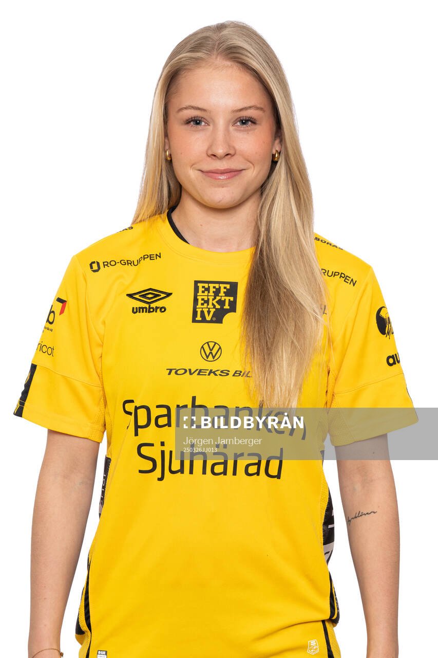 Filippa Molander Sunnerhäll under en porträttfotografering med Elfsborg den 26 mars 2025 i Borås. 