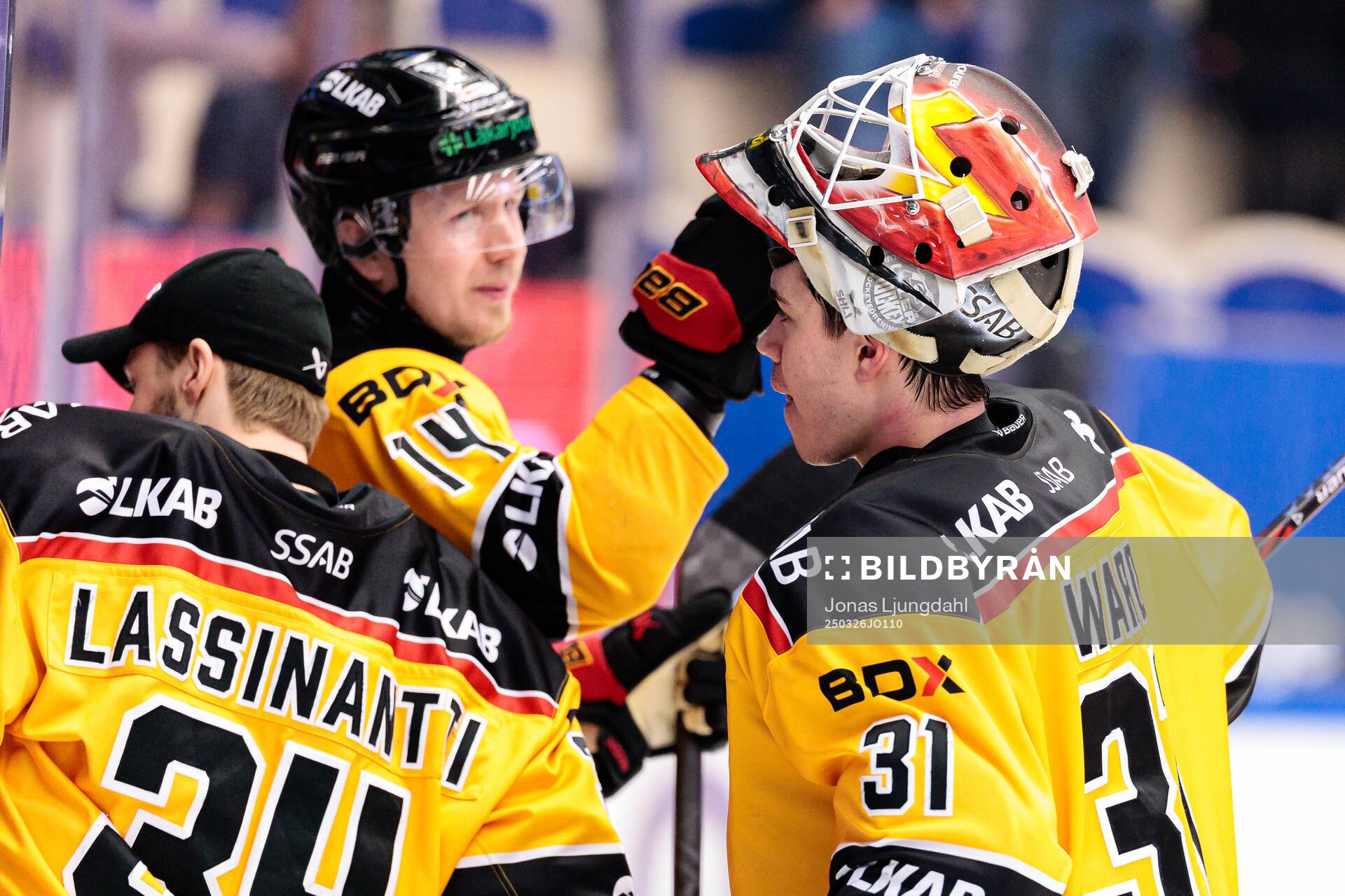 Luleås Jonas Berglund och målvakt Matteus Ward jublar