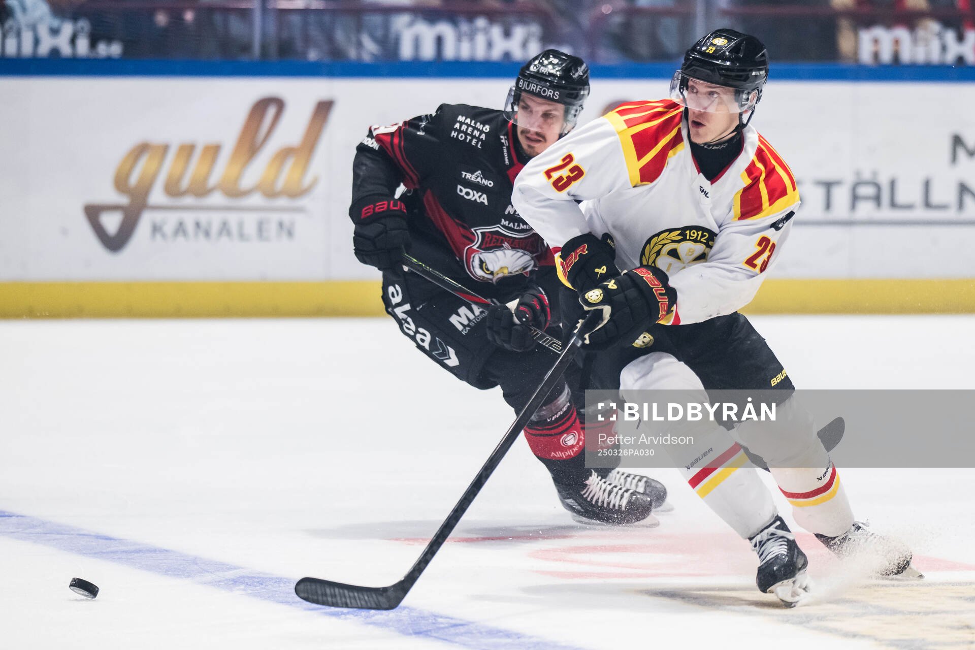 Malmö Redhawks Jakub Galvas och Brynäs Oskar Lindblom