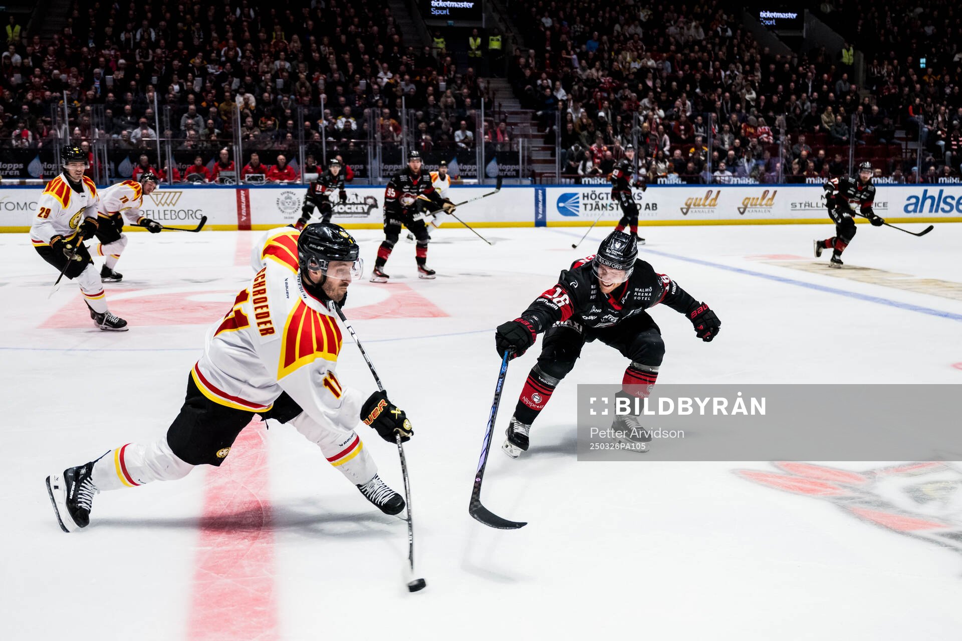Brynäs Jordan Schroeder och Malmö Redhawks Matias Lassen