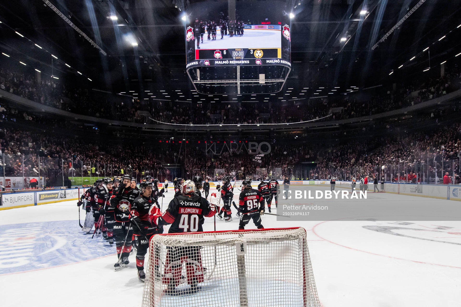 Malmö Redhawks Nikola Pasic jublar med målvakt Oskar