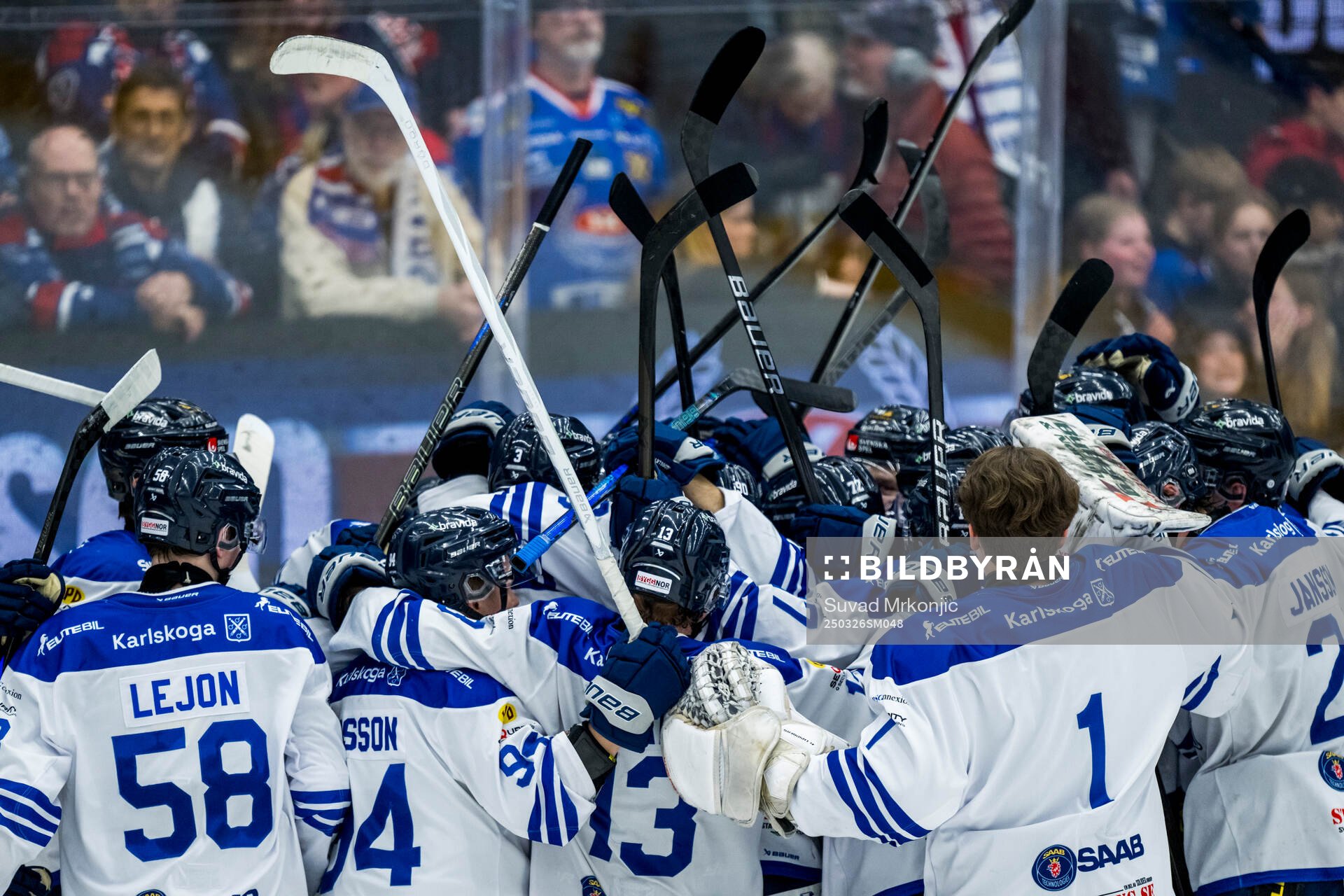 Karlskogas spelare jublar