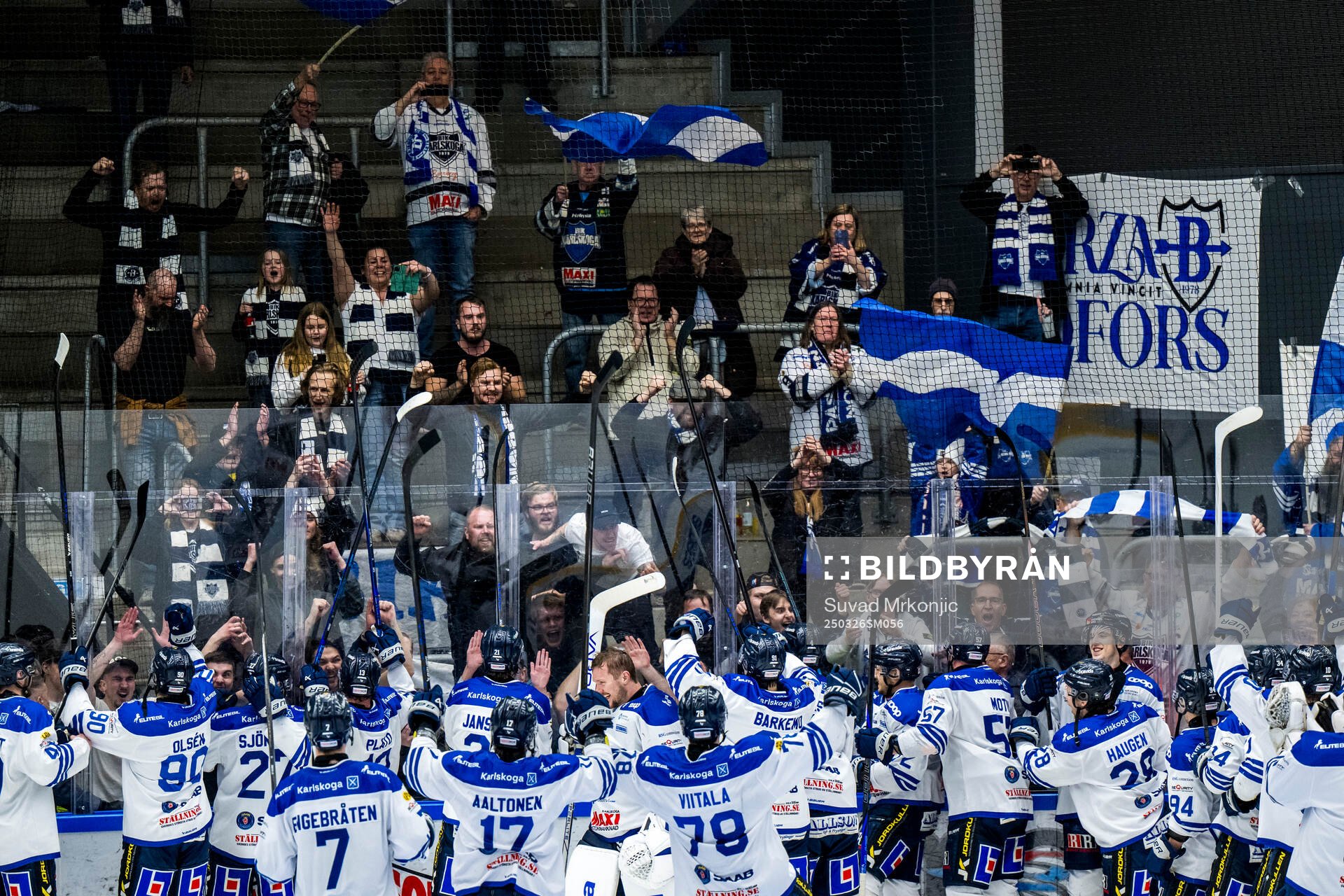 Karlskogas spelare jublar