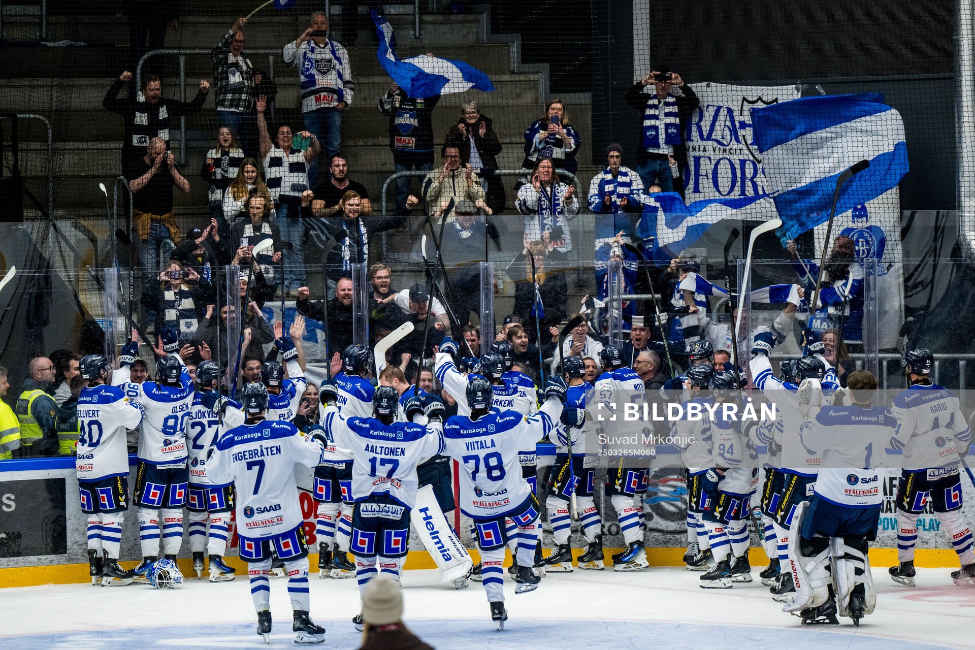 Karlskoga spelare jublar