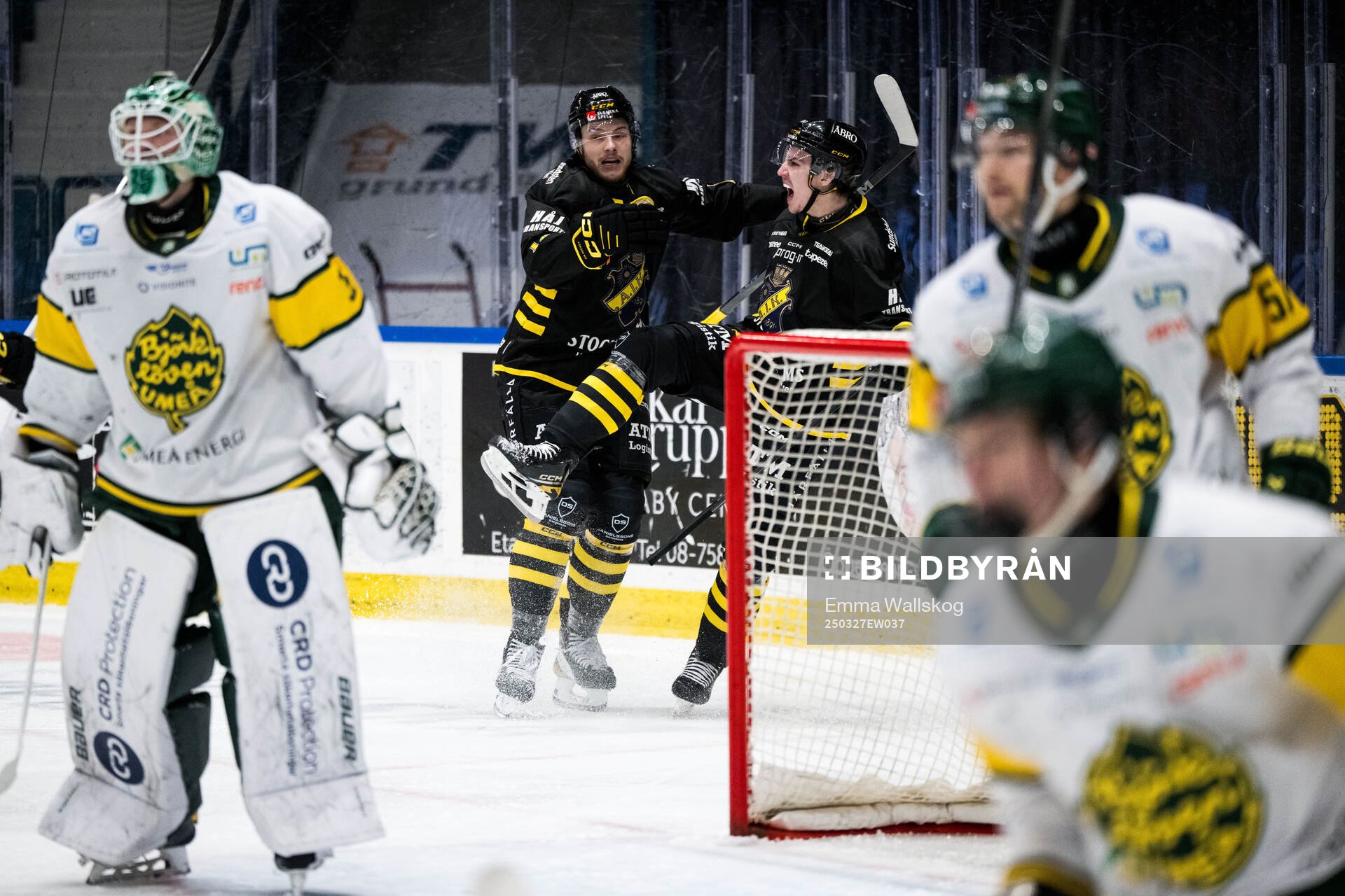 AIKs Scott Pooley och Daniel Ljungman jublar