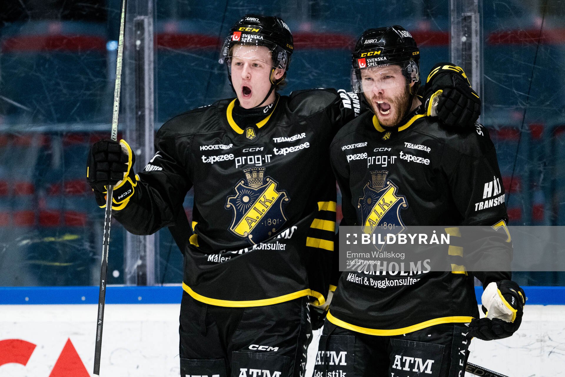 AIKs Lukas Zetterberg och Viggo Gustafsson jublar