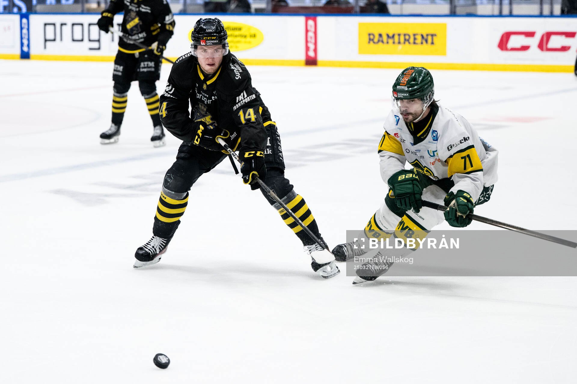 AIKs Jesper Emanuelsson och Björklövens Gustav Possler