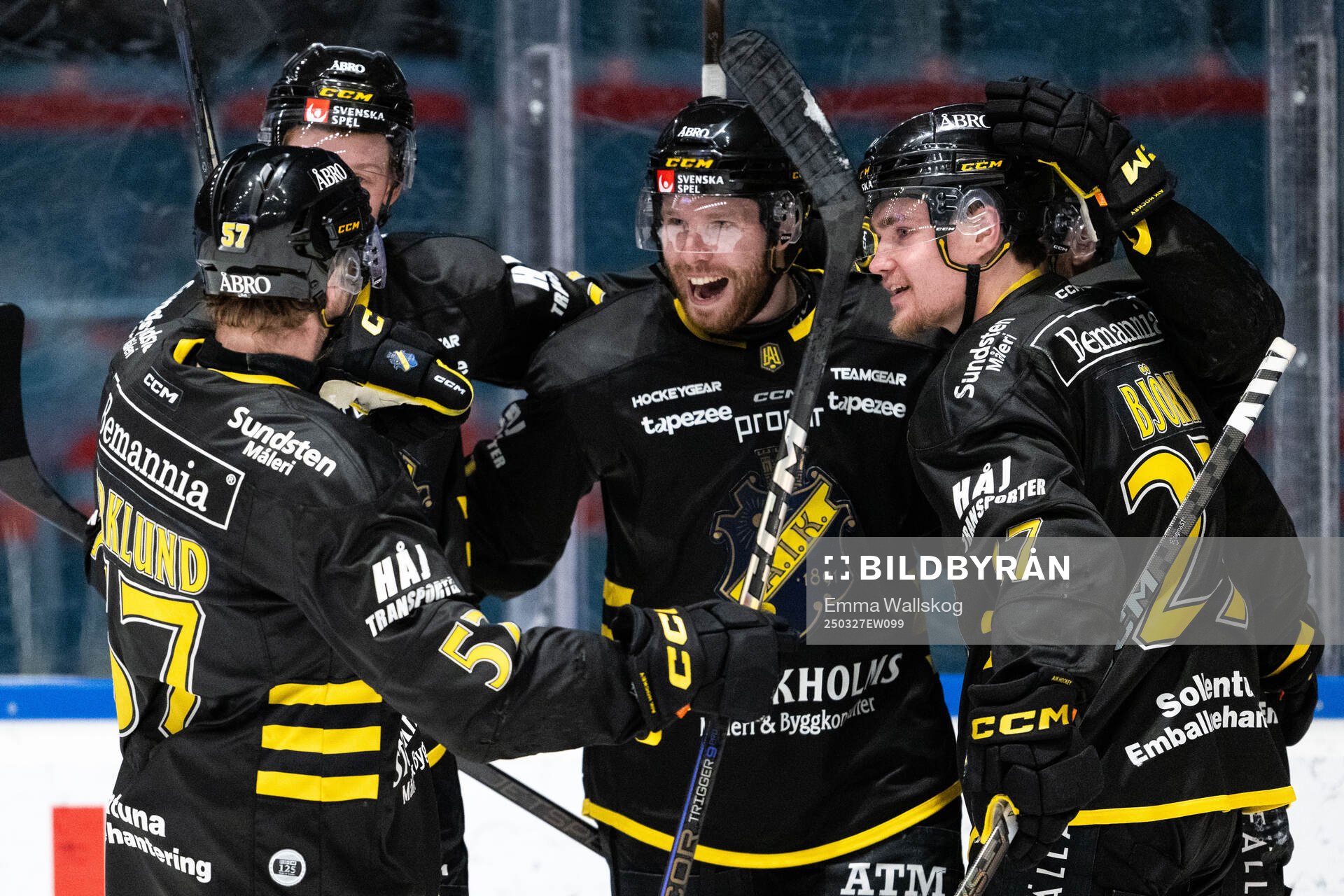 AIKs Lukas Zetterberg jublar med Christoffer Björk