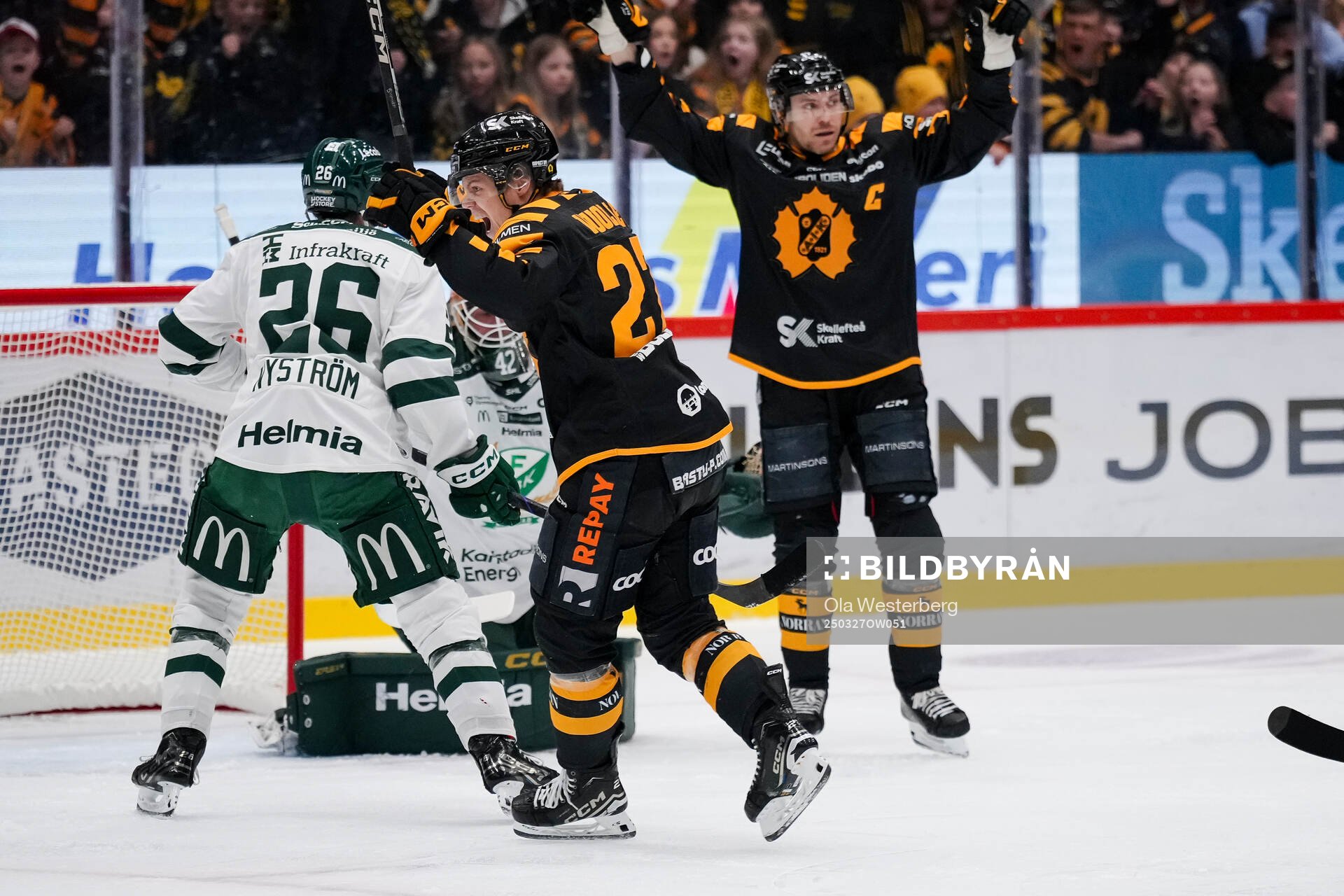 Skellefteås Oskar Vuollet och Pär Lindholm jublar