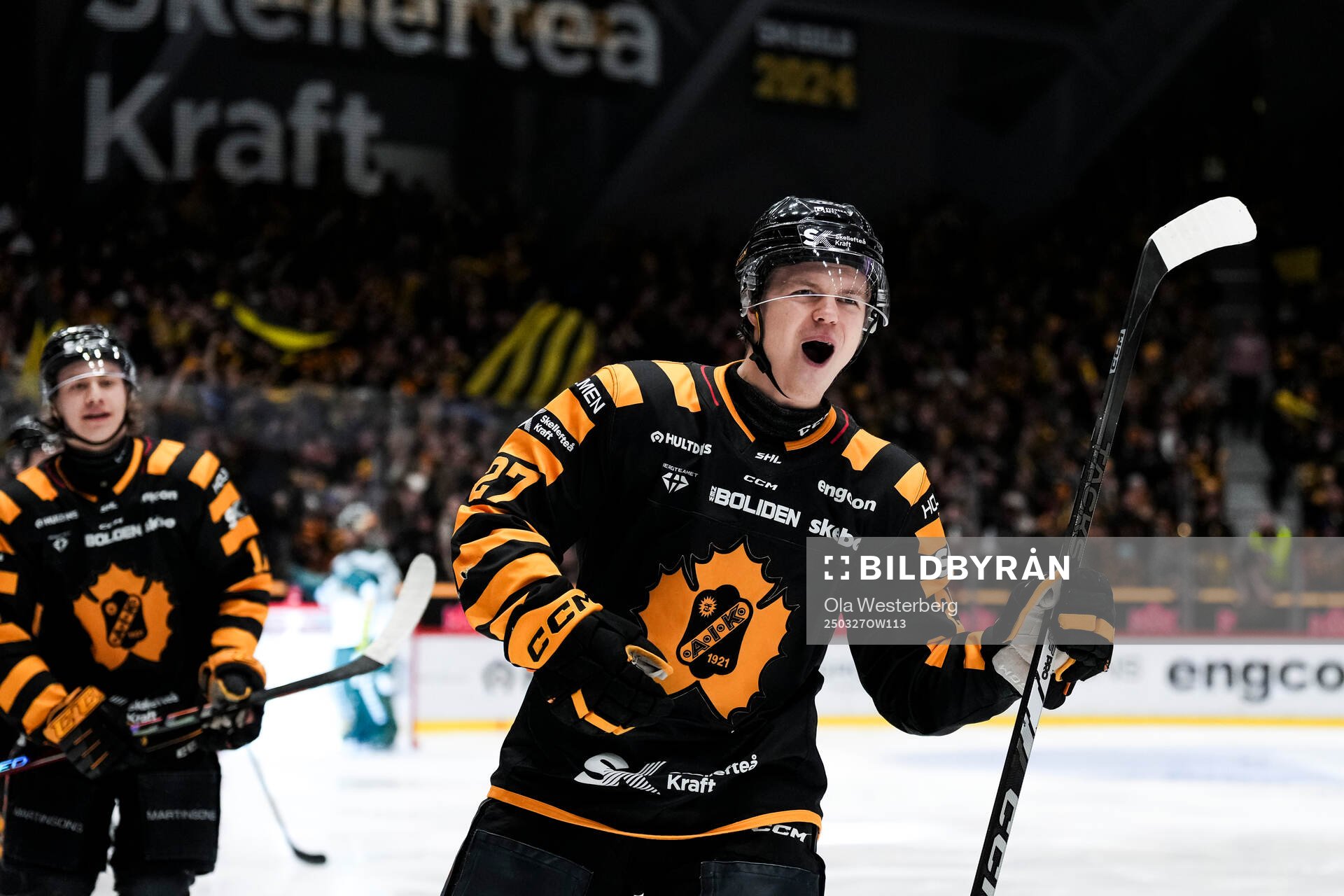 Skellefteås Oskar Vuollet jublar