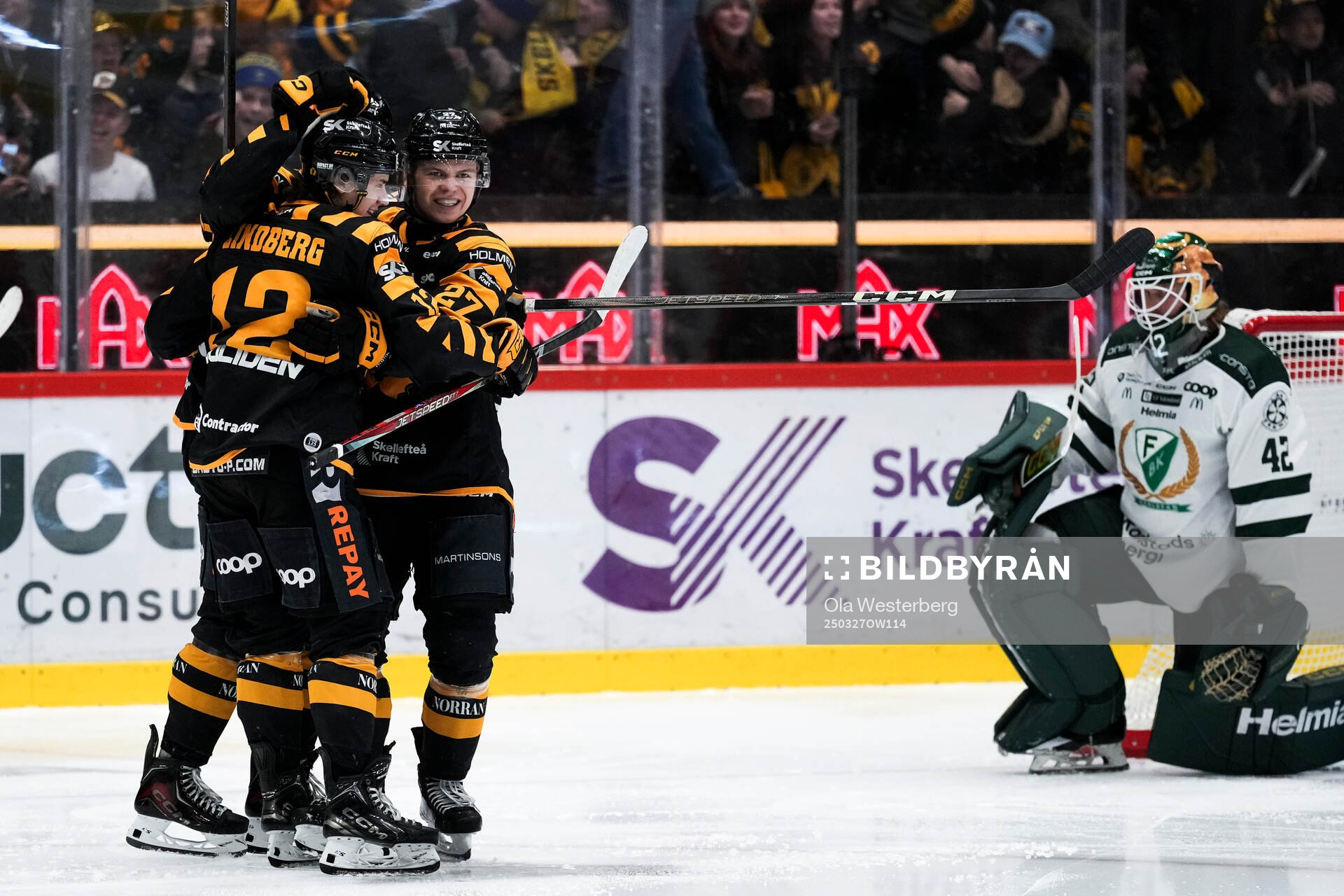 Skellefteås Valter Lindberg och Oskar Vuollet jublar