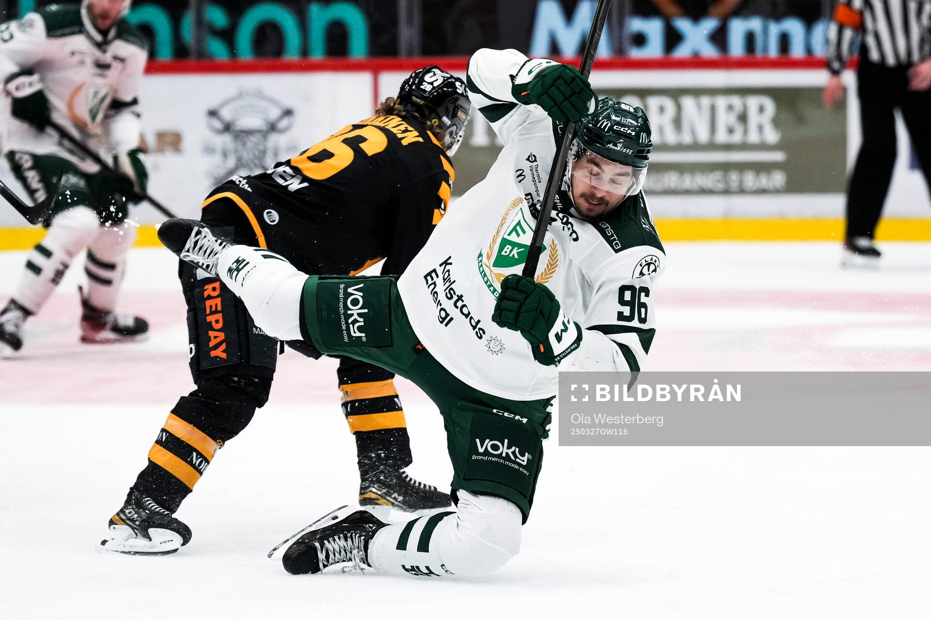 Skellefteås Anton Heikkinen and Färjestads David Tomasek