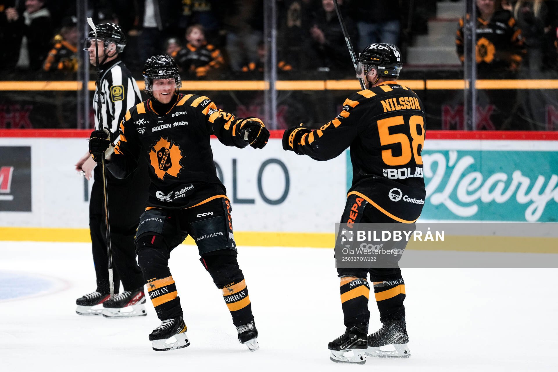 Skellefteås Oscar Lindberg och Oskar Nilsson jublar