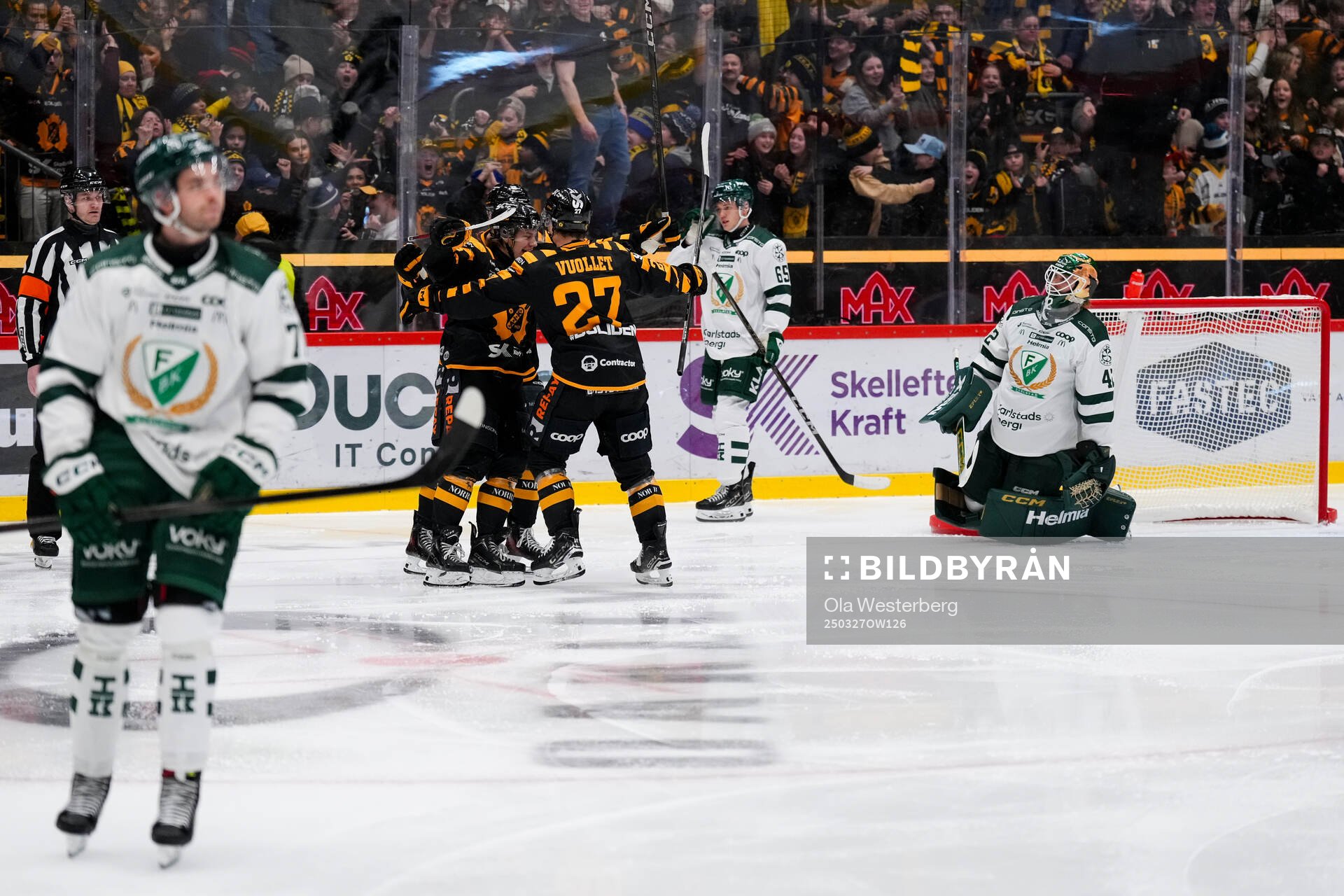 Skellefteås Viggo Nordlund och Oskar Vuollet jublar