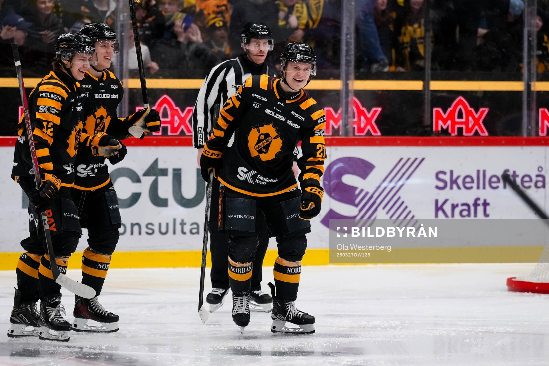 Skellefteås Viggo Nordlund och Oskar Vuollet jublar