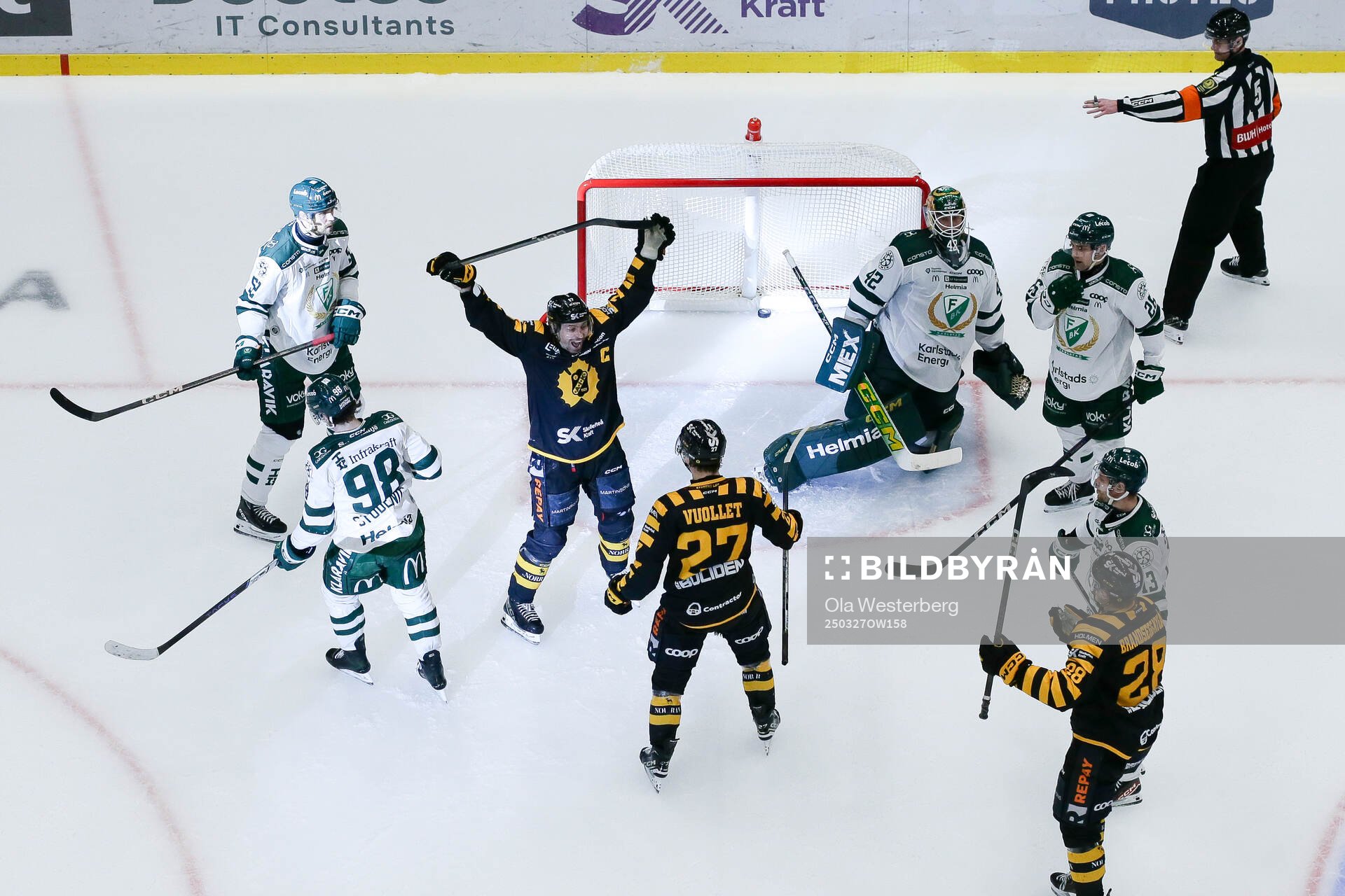Skellefteås Pär Lindholm och Oskar Vuollet jublar