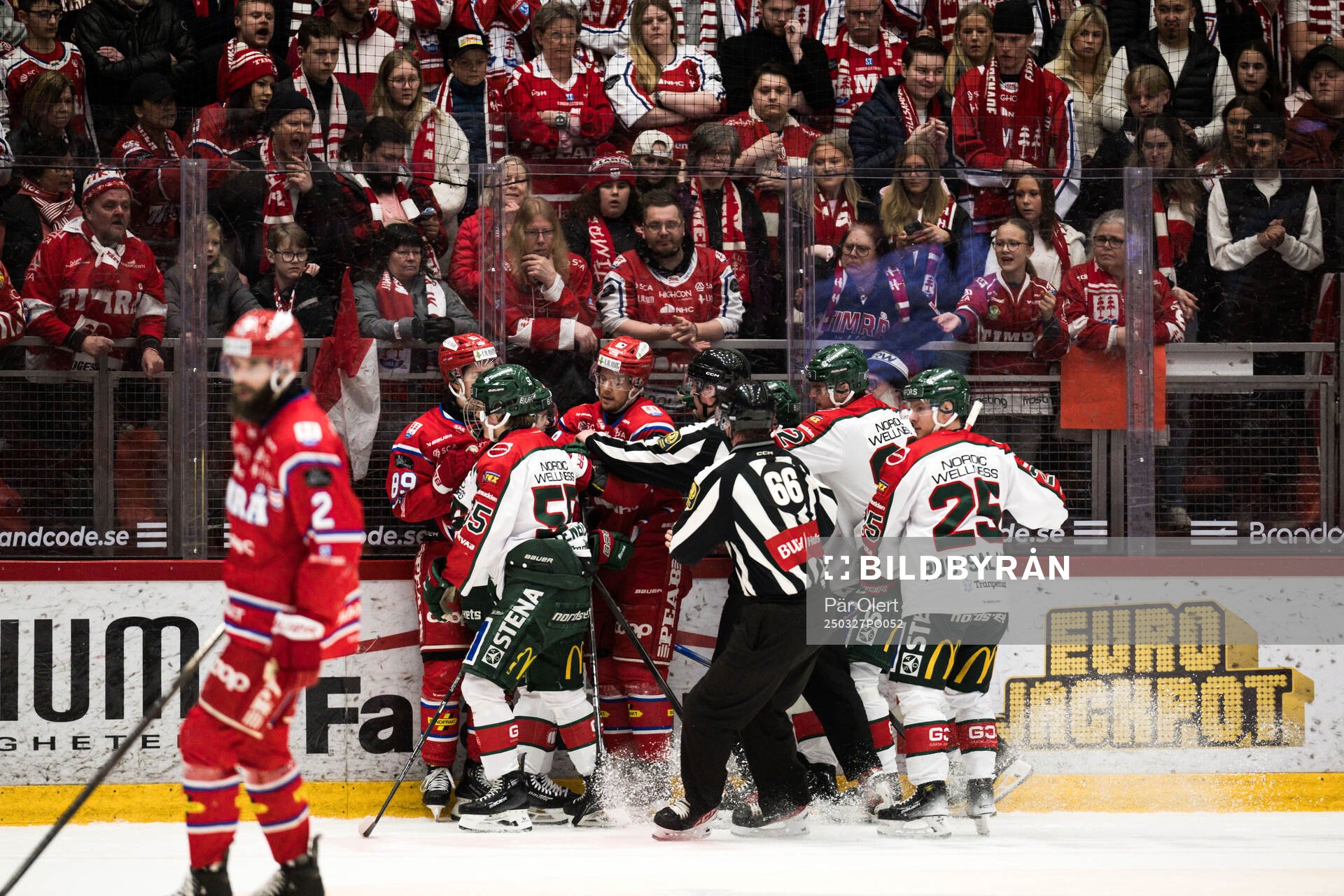 Timrås Filip Hållander och Frölundas Ivar Stenberg
