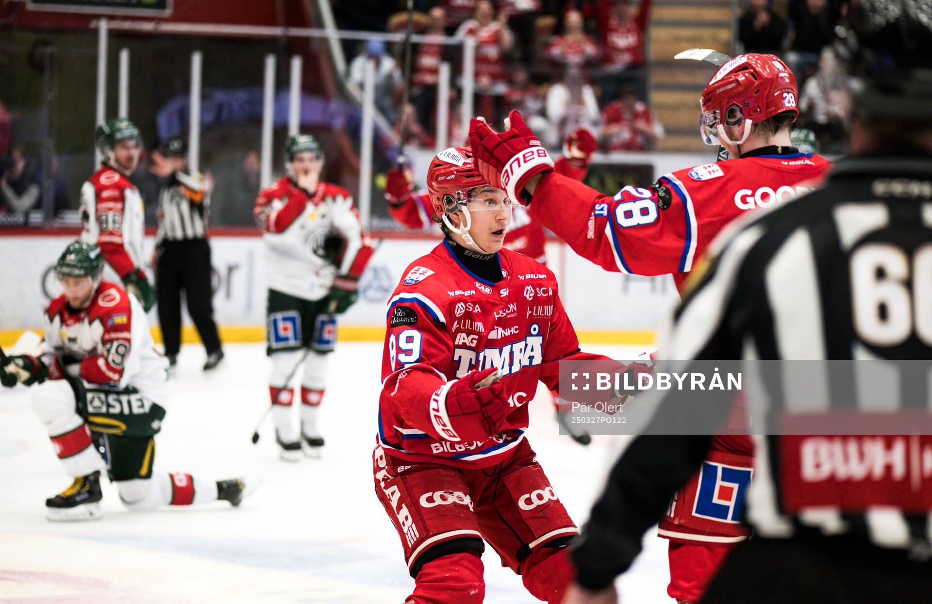 Timrås Oliver Kapanen och Simon Forsmark jublar