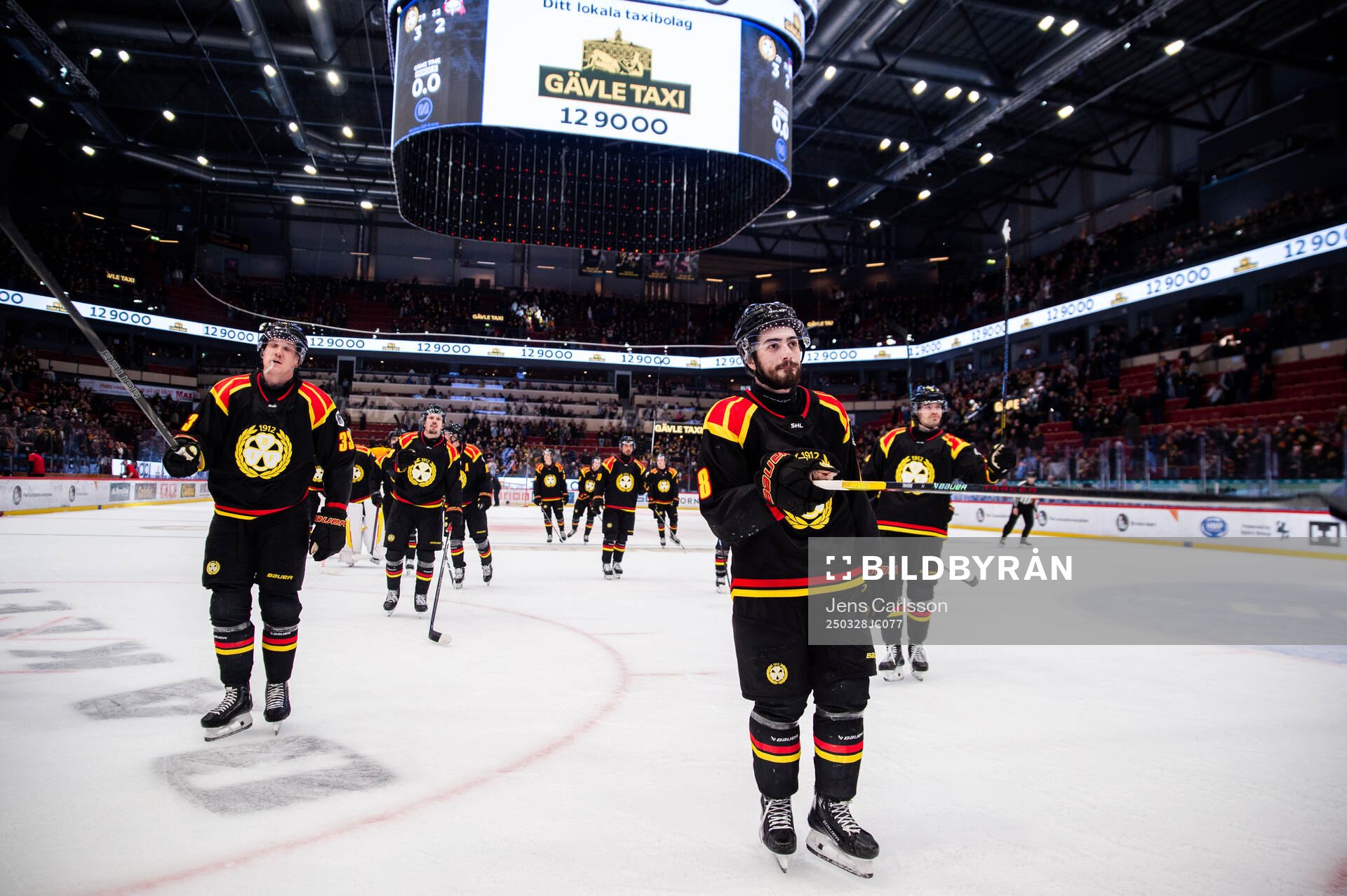Brynäs Jakob Silfverberg och Bobby Trivigno jublar