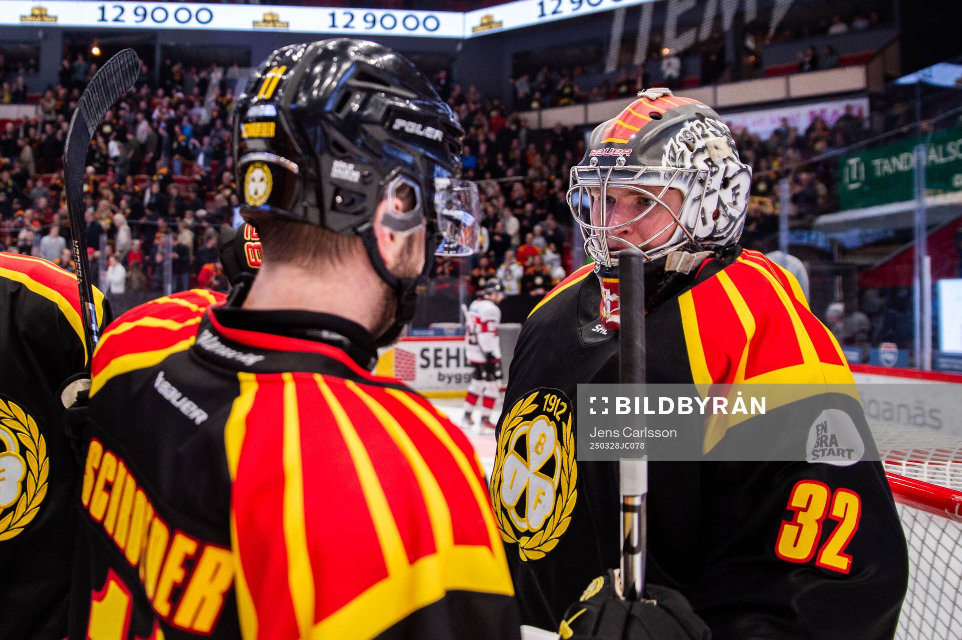Brynäs målvakt Ludvig Persson jublar