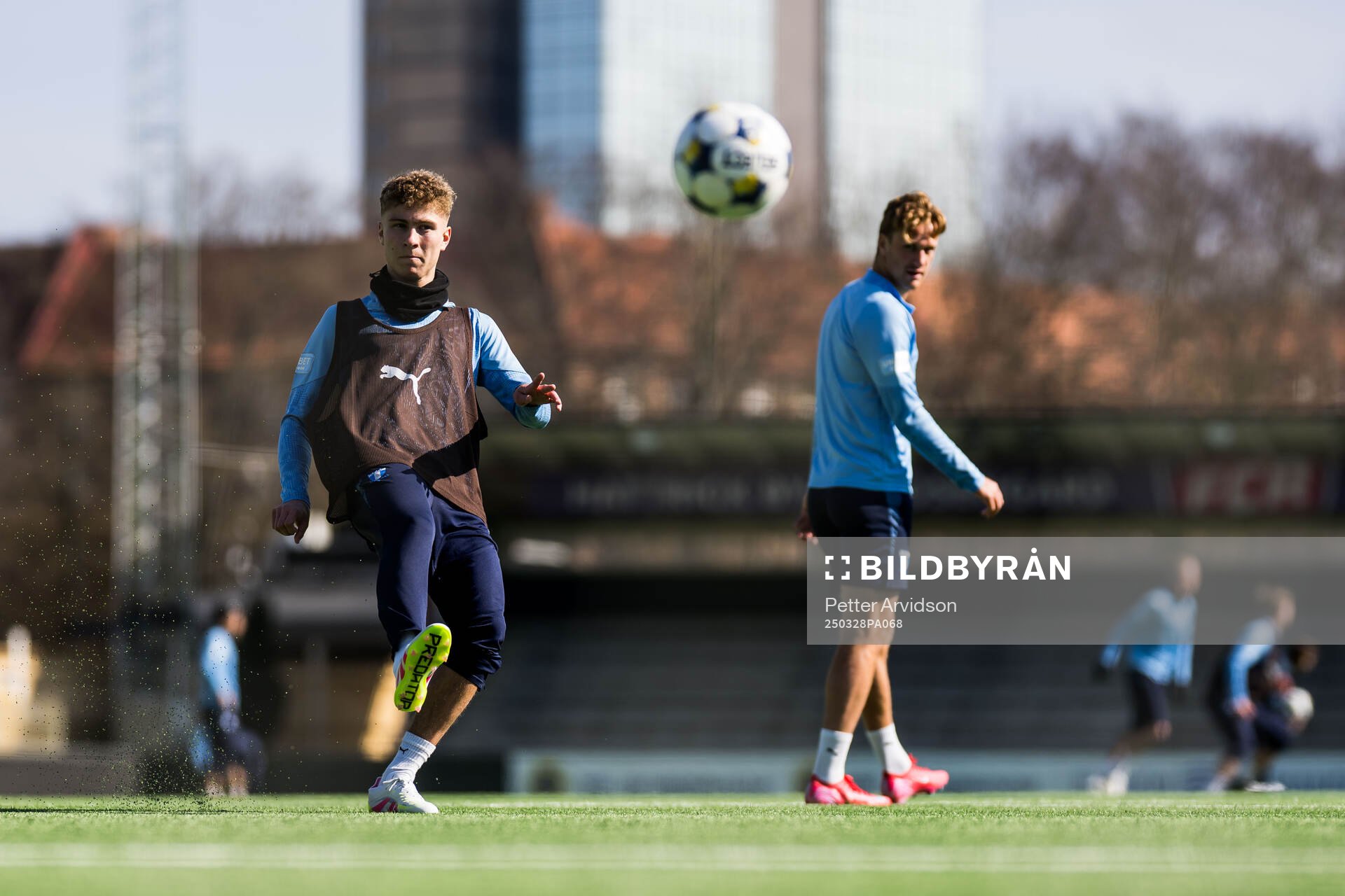 Malmö FFs Hugo Bolin under en fotbollsträning med Malmö FF den 28 mars 2025 i Malmö. 