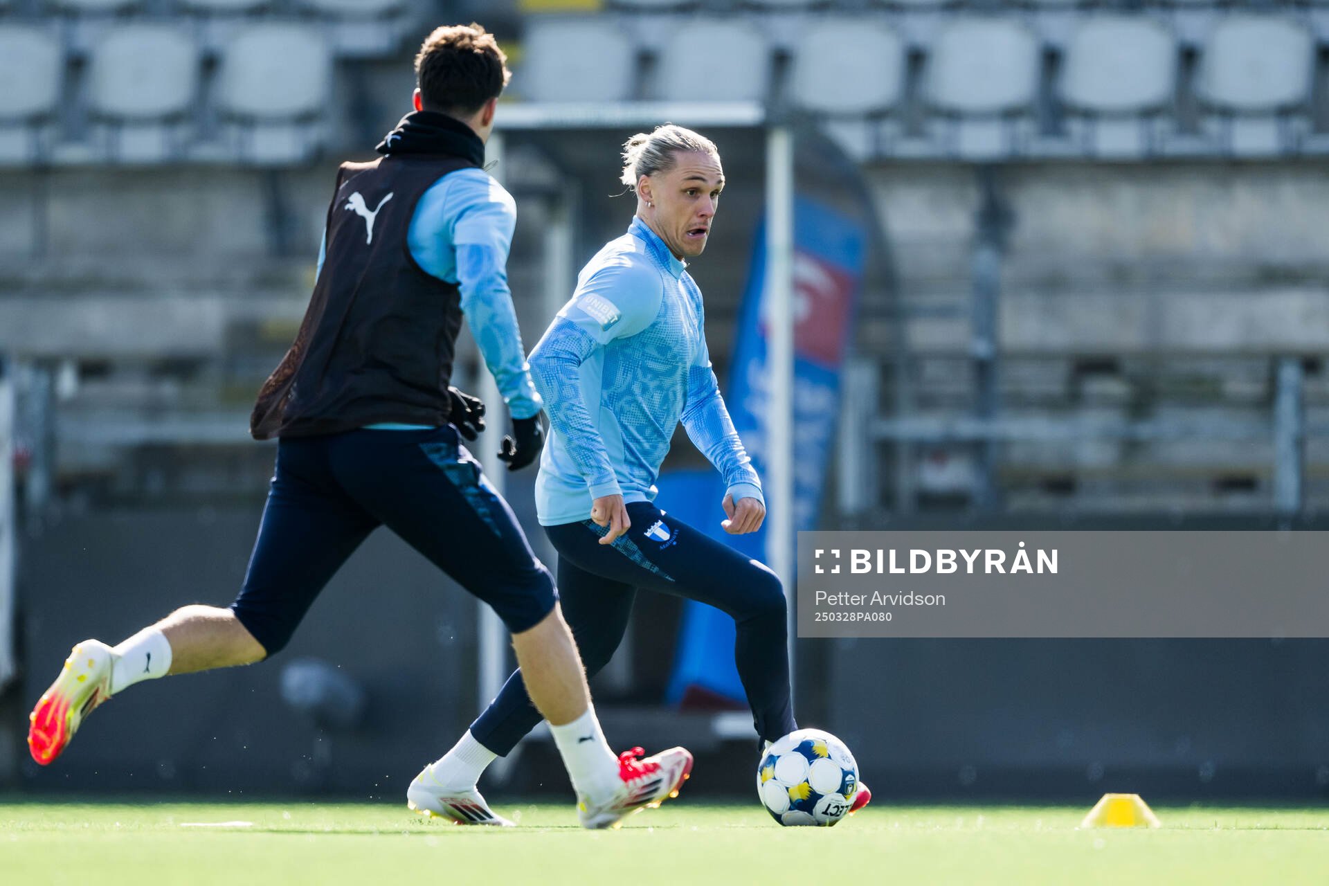 Malmö FFs Arnor Sigurdsson under en fotbollsträning med Malmö FF den 28 mars 2025 i Malmö. 