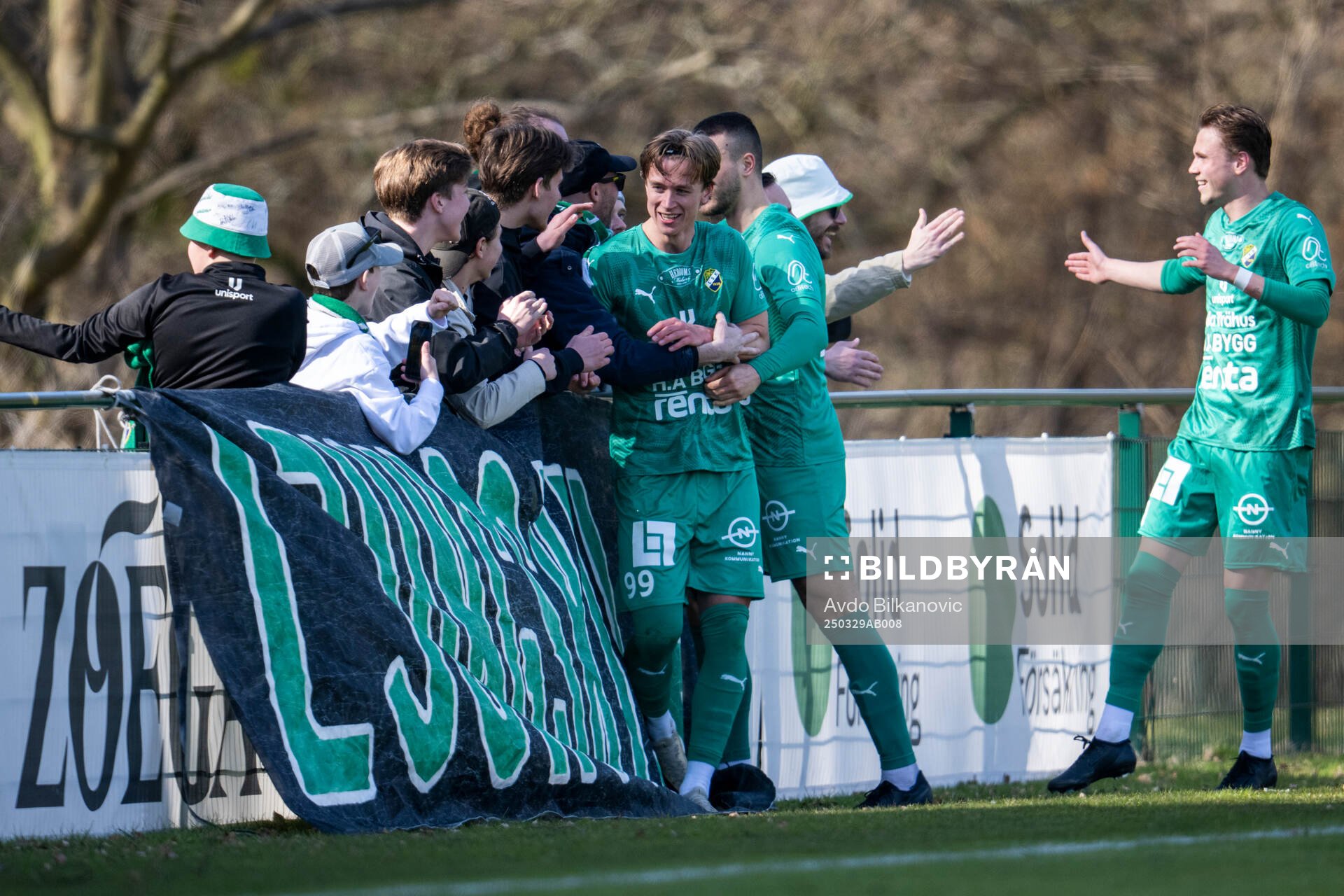Ljungskile SKs Lukas Lindholm Corner jublar