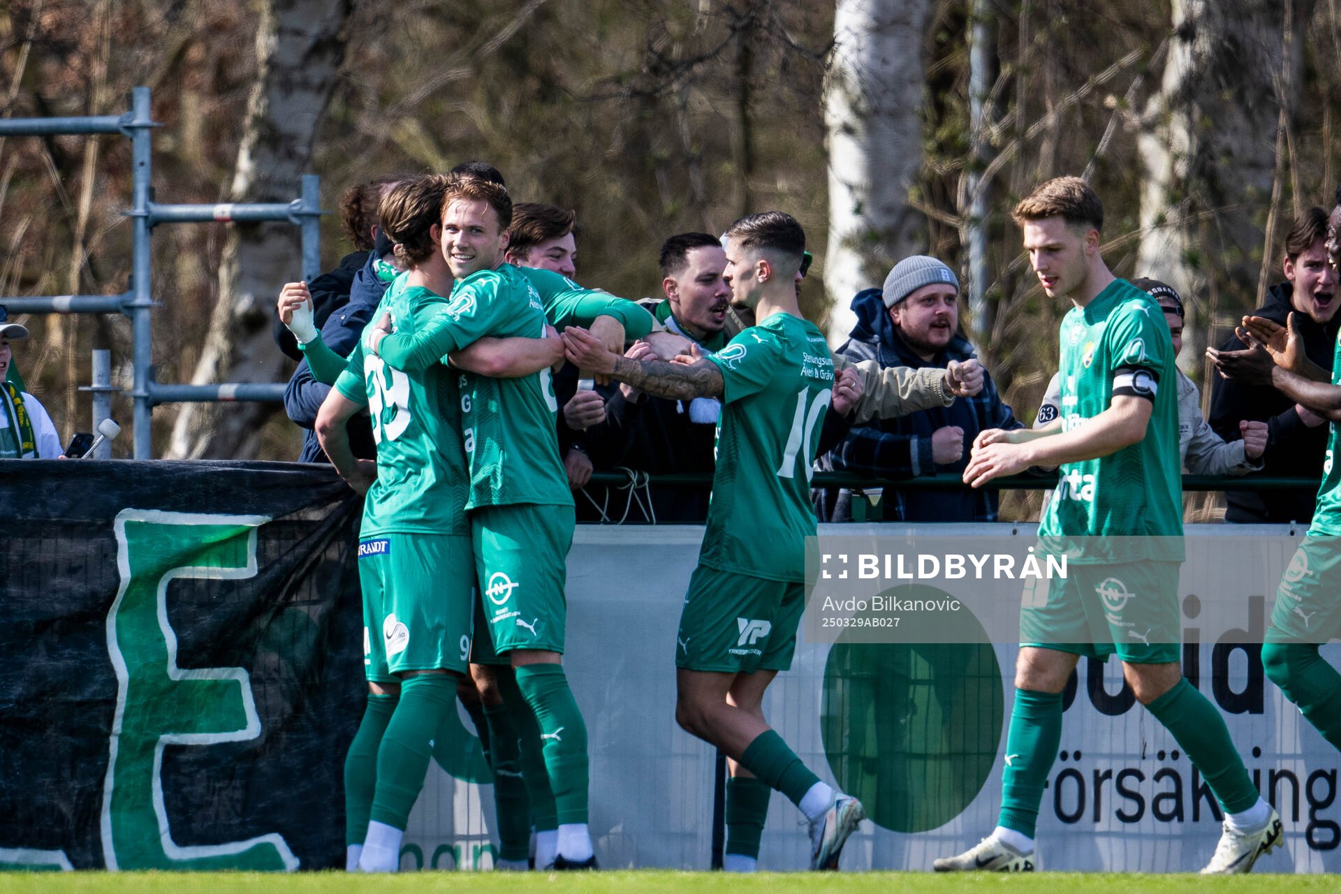 Ljungskile SKs spelare jublar