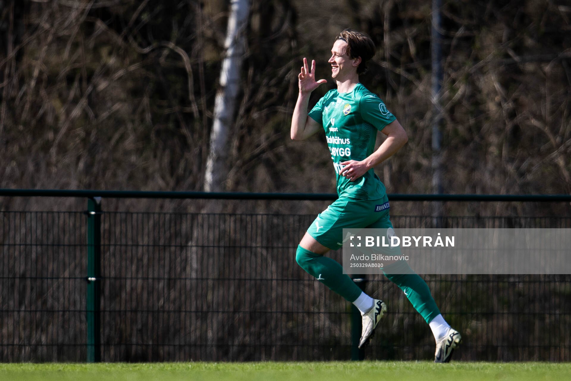 Ljungskile SKs Lukas Lindholm Corner jublar