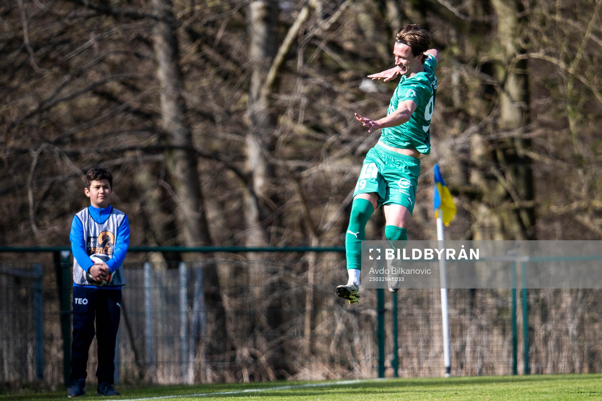 Ljungskile SKs Lukas Lindholm Corner jublar