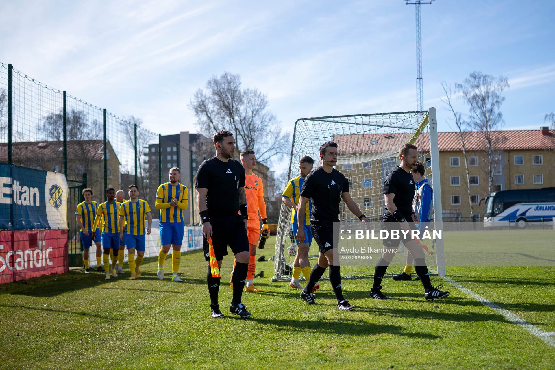 Eskilsminnes och Ljungskile SKs gör entré