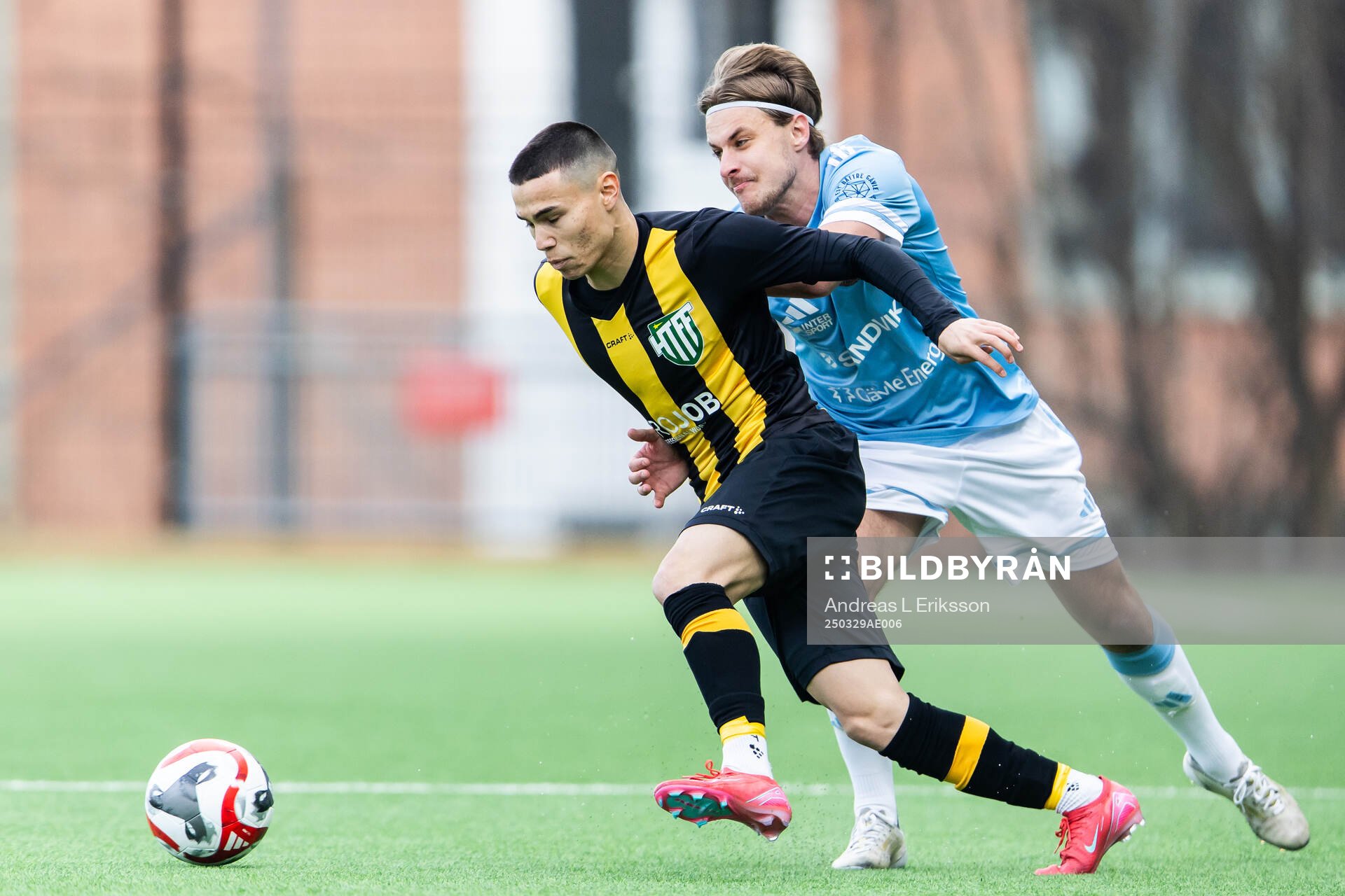 Hammarbys Liam Mahachai Källman och Gefles Måns Berggren