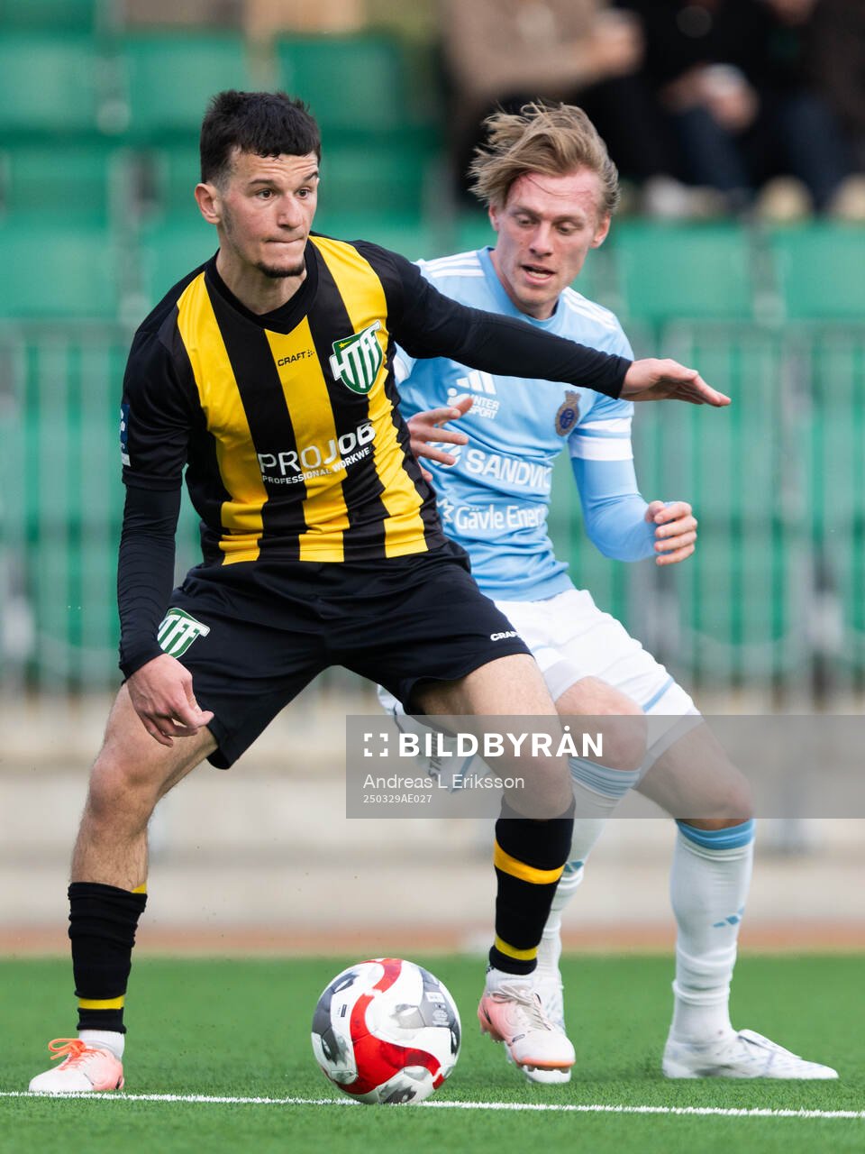 Hammarby TFFs Raymond Dwomoh och Gefles Oskar Karlsson