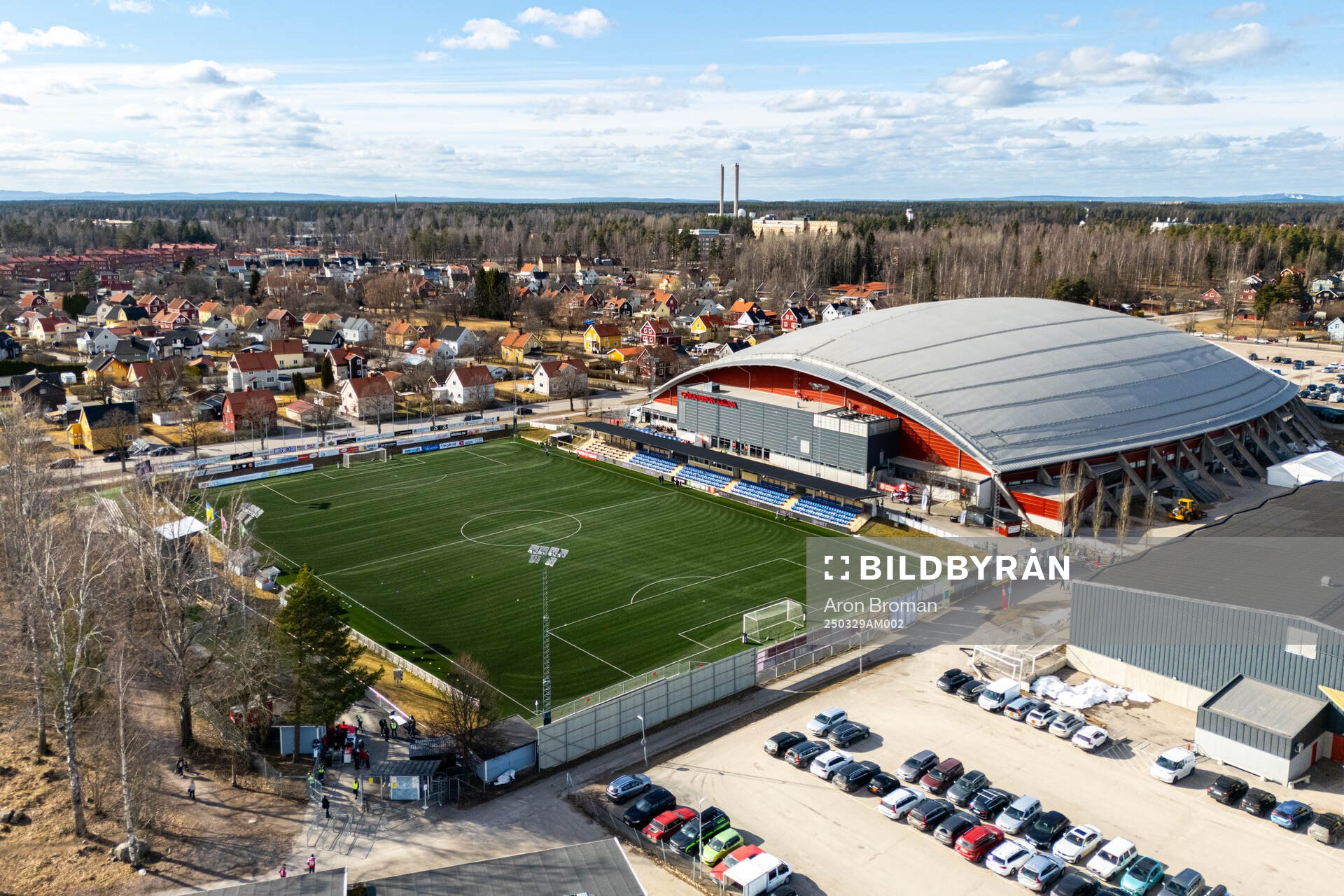 Drönarvy över Jernvallen och Göransson Arena