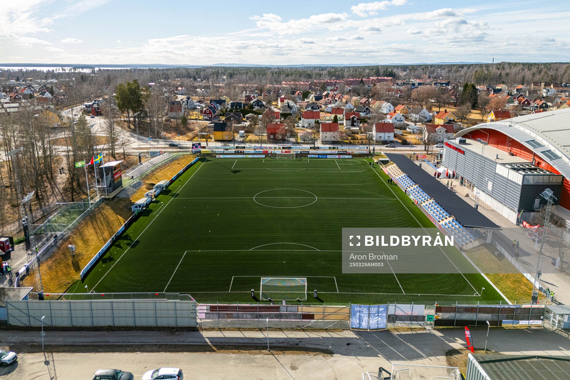 Drönarvy över Jernvallen och Göransson Arena