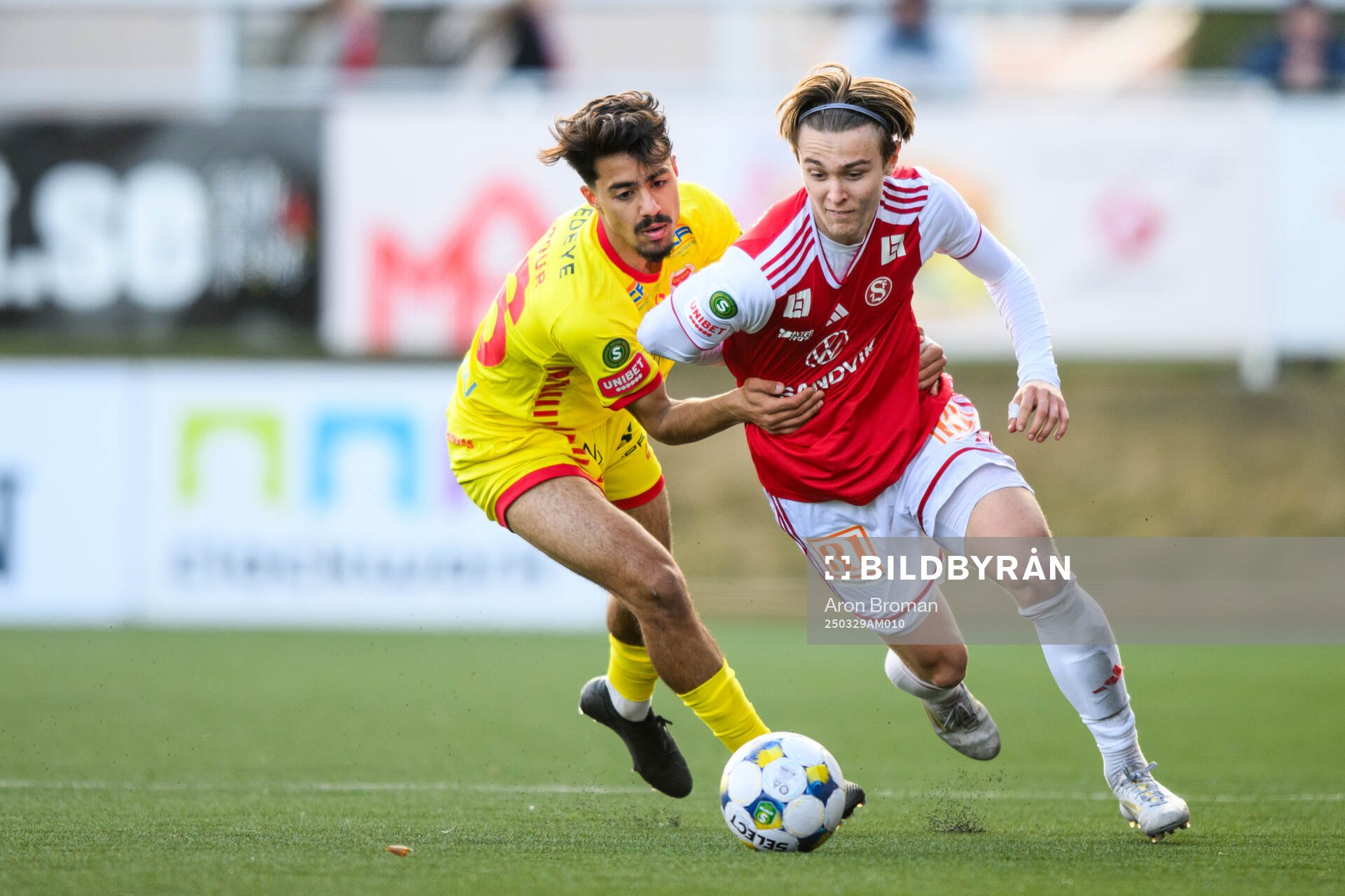 Kalmars Arash Motaraghebjafarpour och Sandvikens IFs Oscar