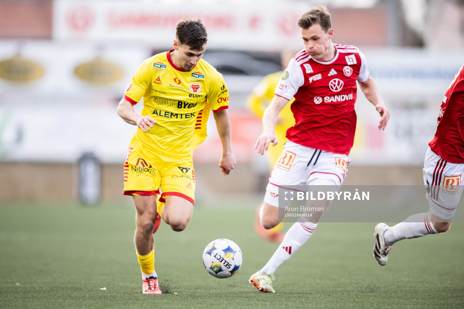 Sandvikens IFs Daniel Söderberg och Kalmars Camil Jebara