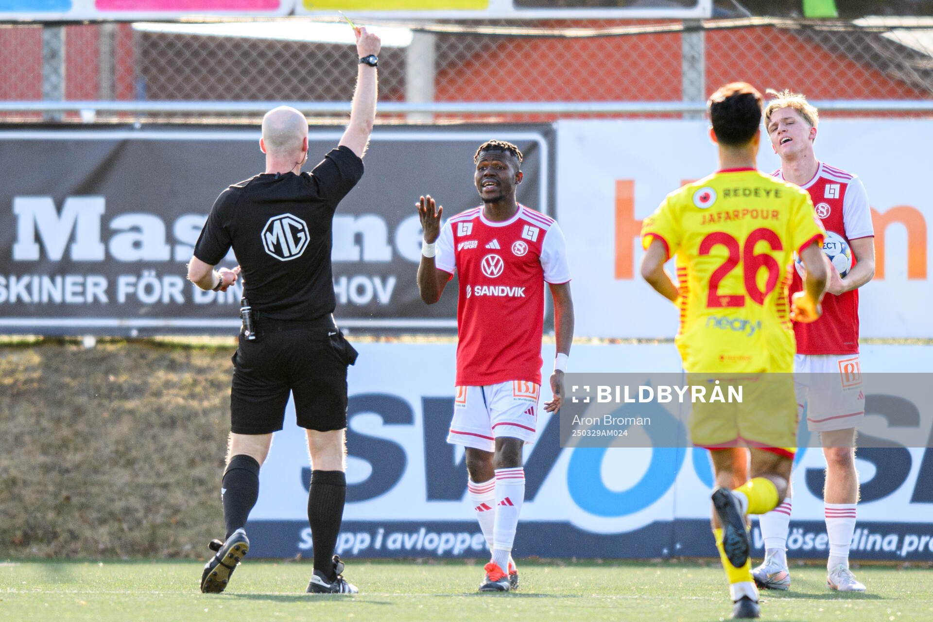 Sandvikens IFs Mamadou Kouyate tilldelas gult kort