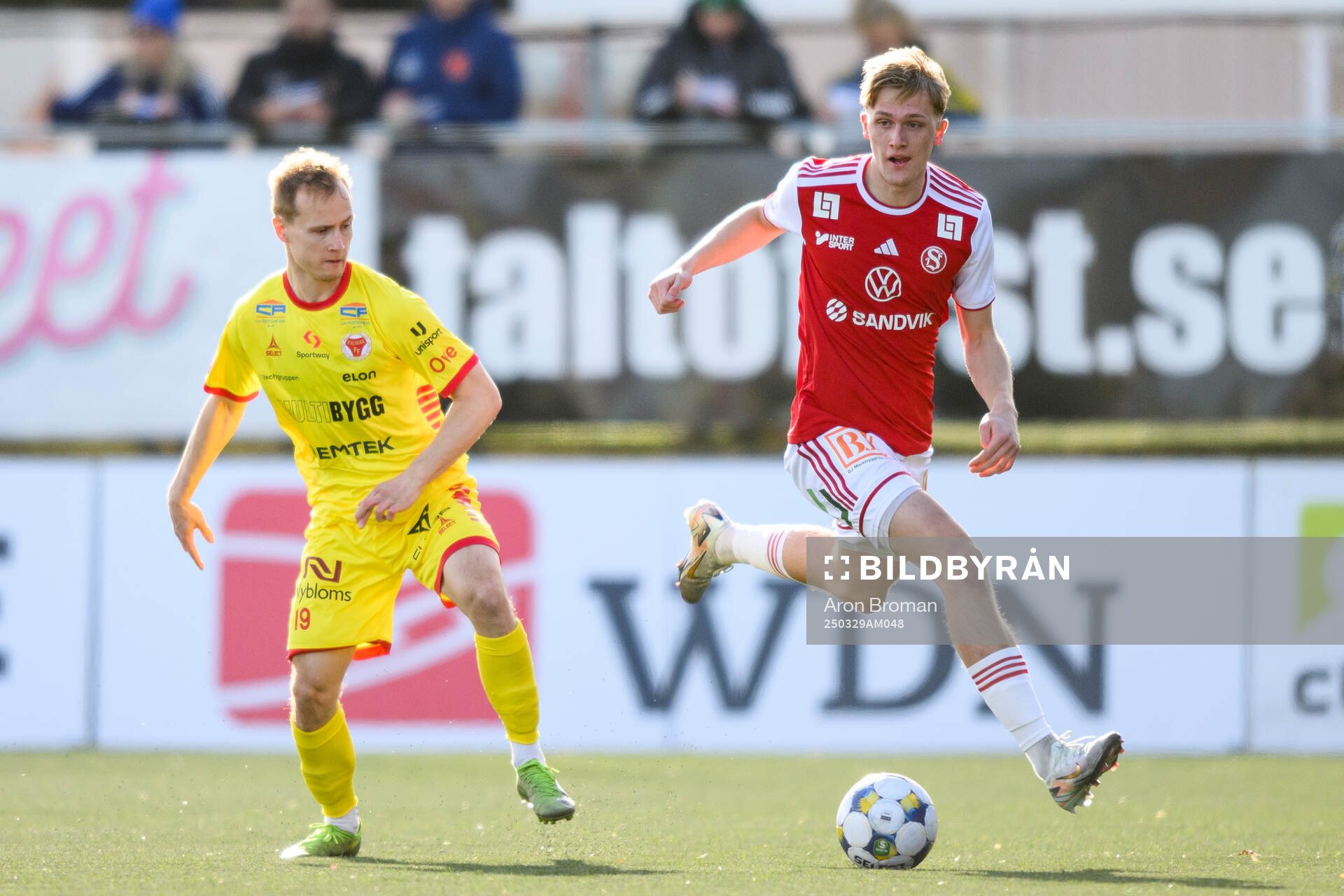Kalmars Saku Ylätupa och Sandvikens IFs Olle Samuelsson