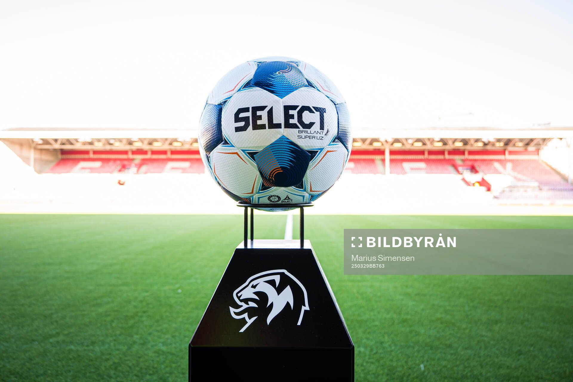 The matchball ahead of the Eliteserien match between Fredrikstad and Brann on March 29, 2025 in Fredrikstad. 