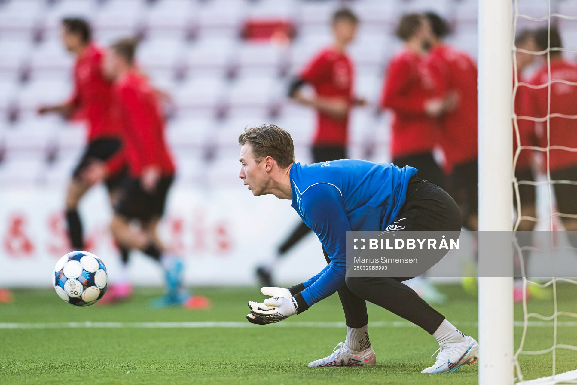 Mathias Dyngeland of Brann warms up
