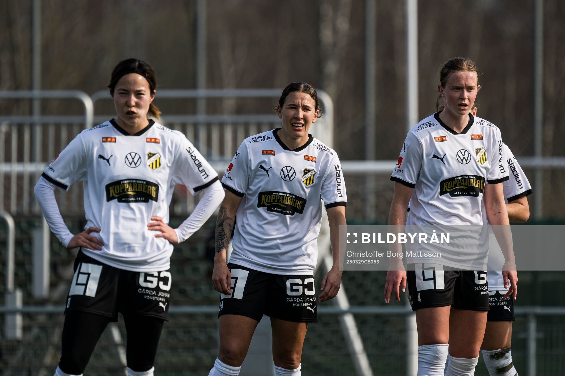 Häckens Hikaru Kitagawa, Tabby Tindell och Emma Östlund