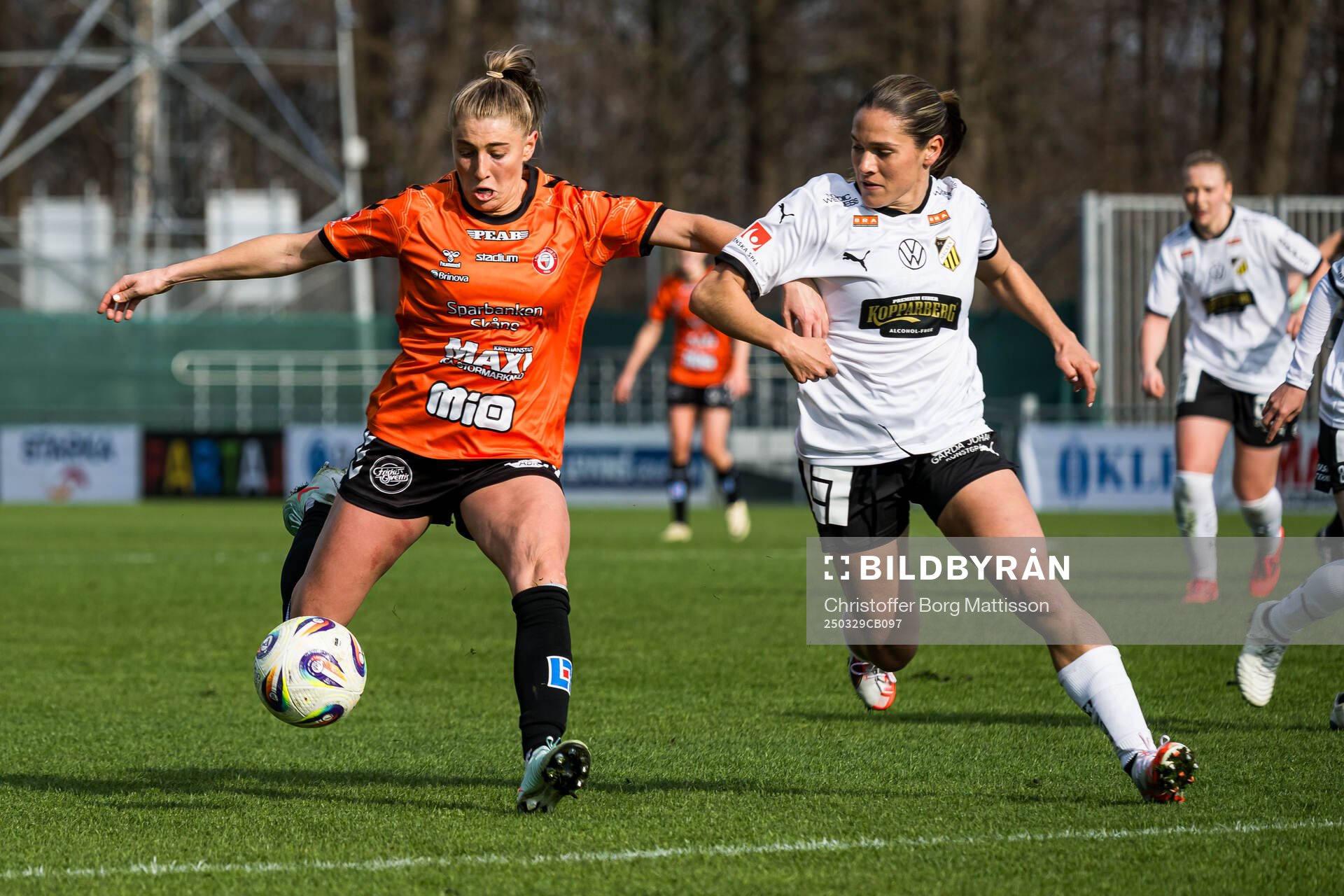Kristianstads Remy Siemsen och Häckens Carly Wickenheiser