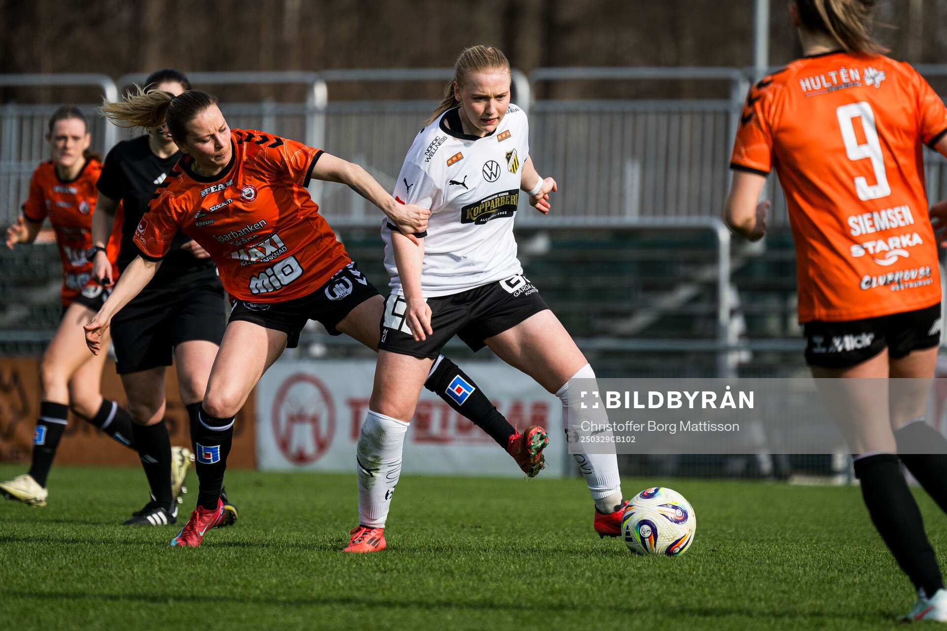 Kristianstads Emmi Alanen och Häckens Johanna Fossdalsá